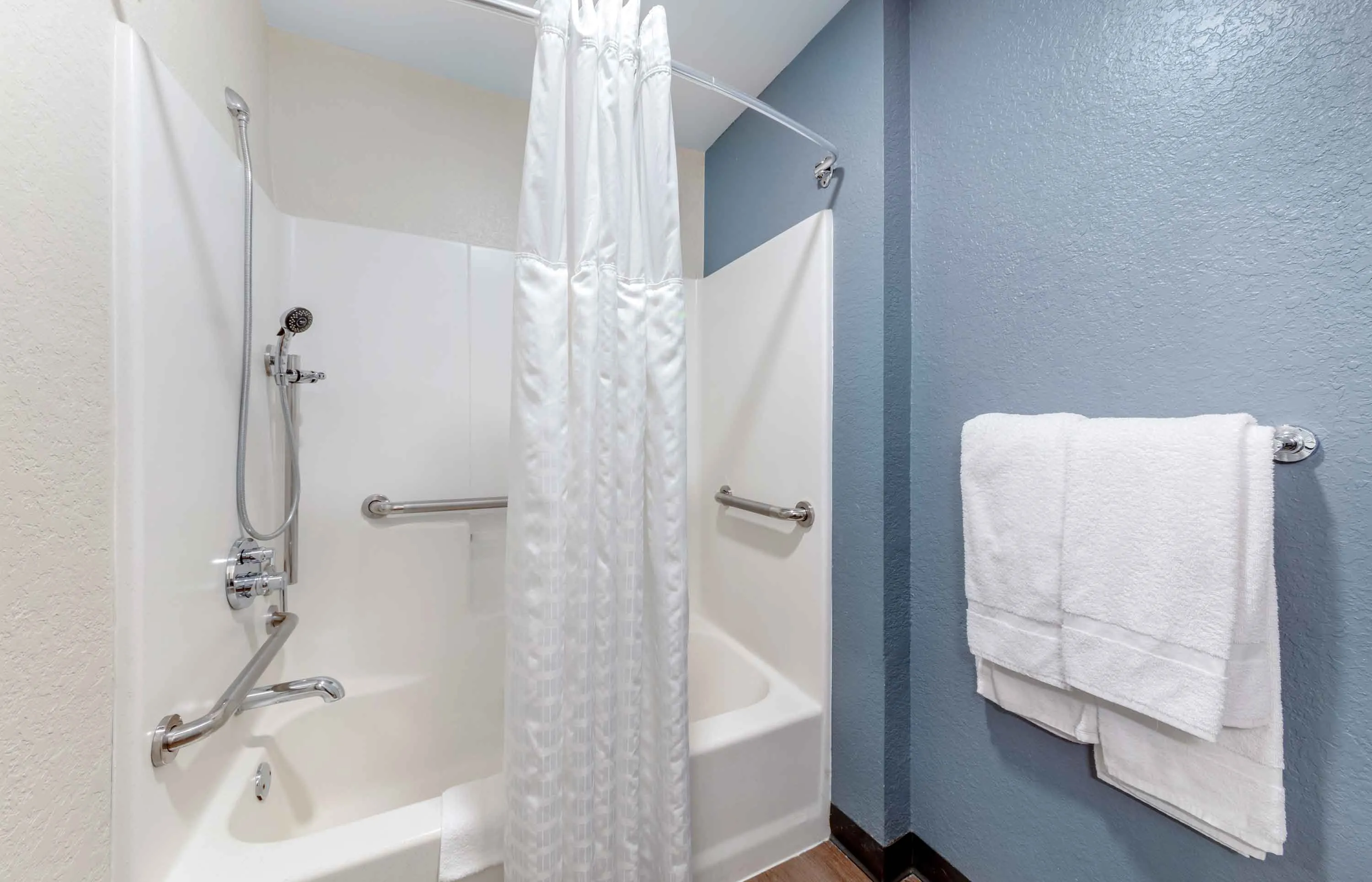 Studio Suite - 2 Full Beds
