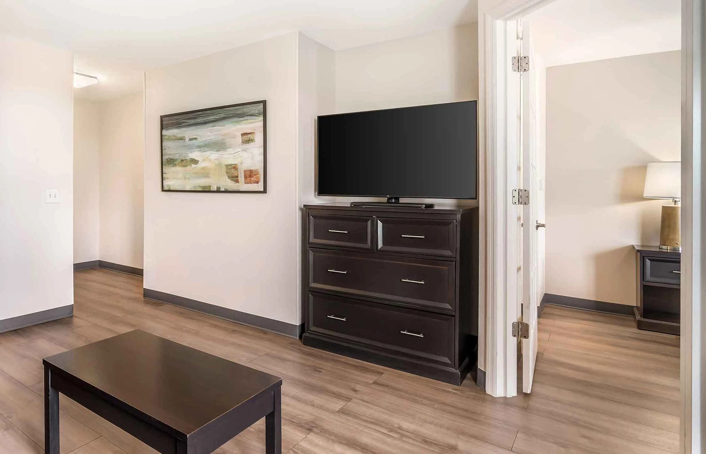 1 Bedroom Suite - 1 King Bed