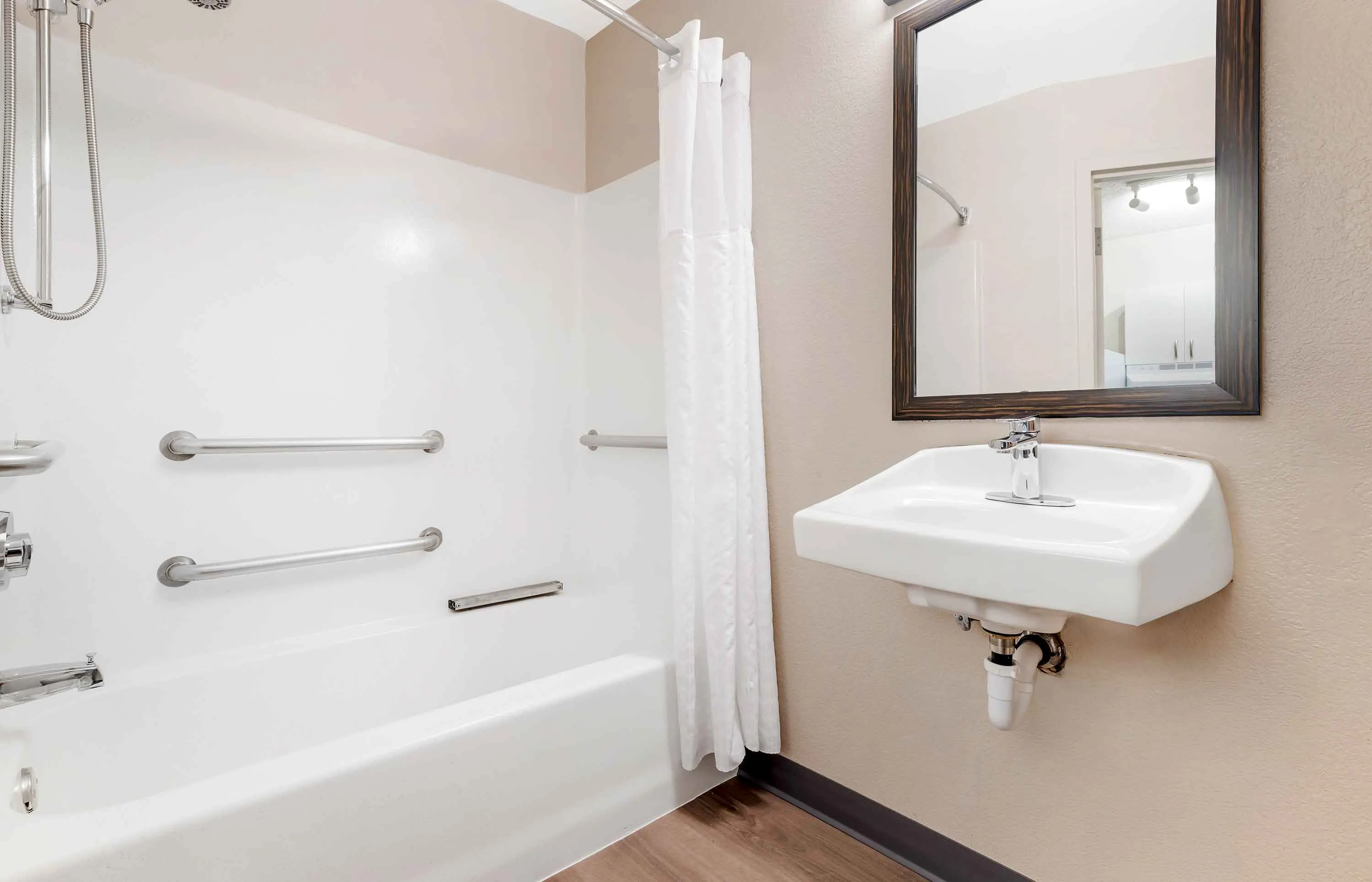 Studio Suite - 1 Queen Bed