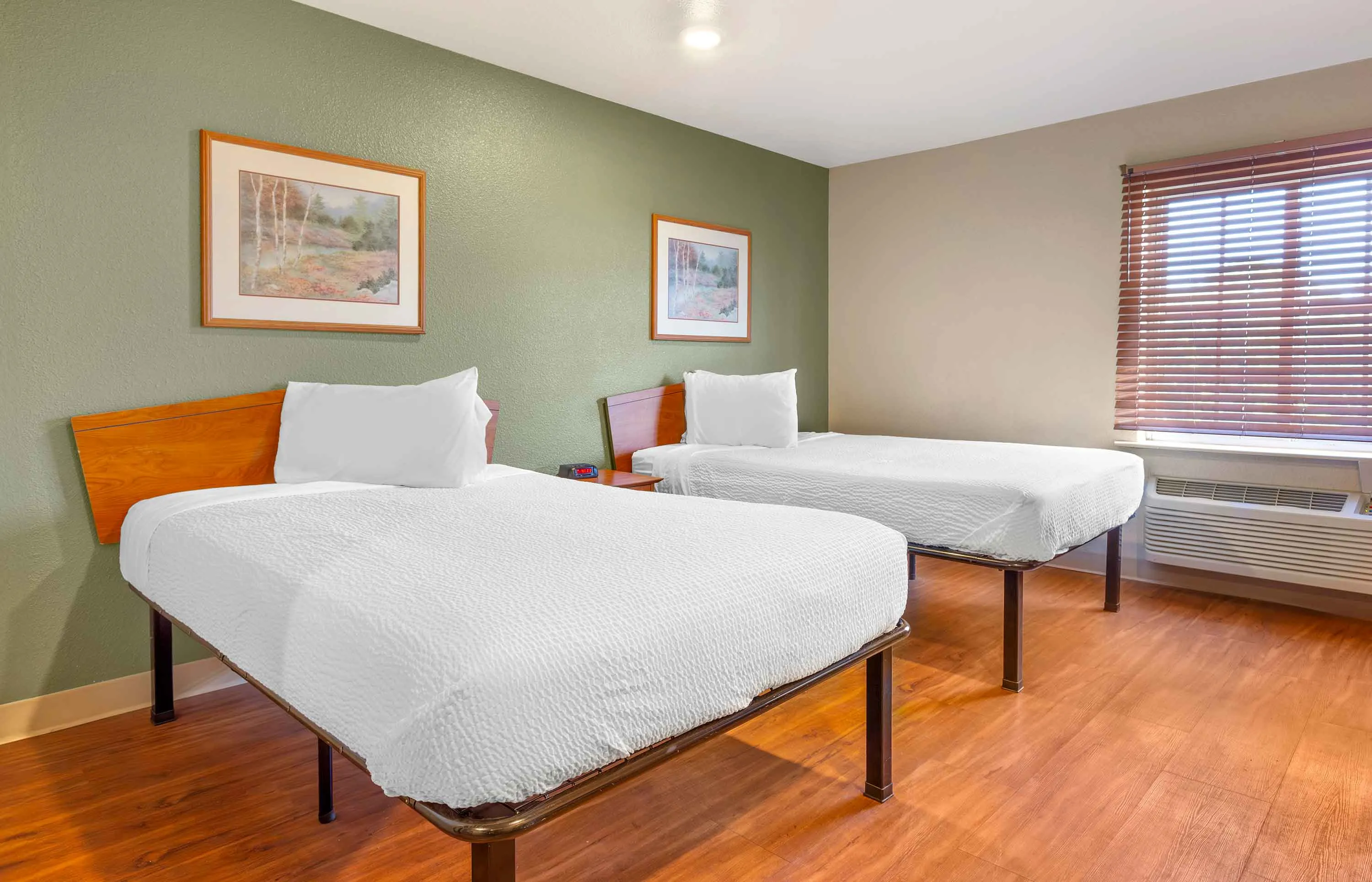 Studio Suite - 2 Full Beds