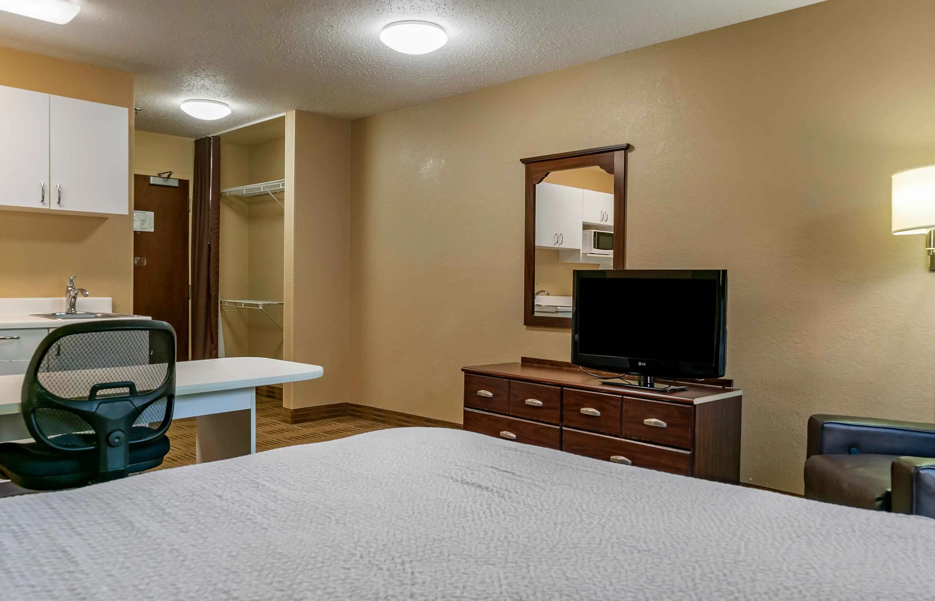 Studio Suite - 1 Queen Bed