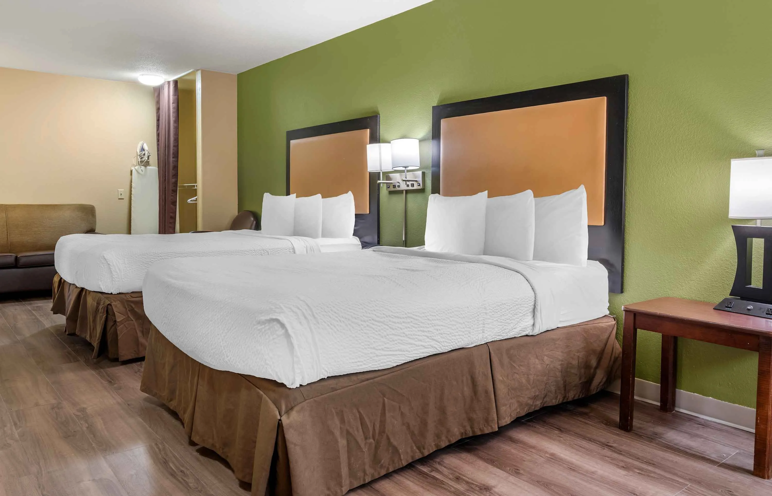 Deluxe Studio - 2 Full Beds