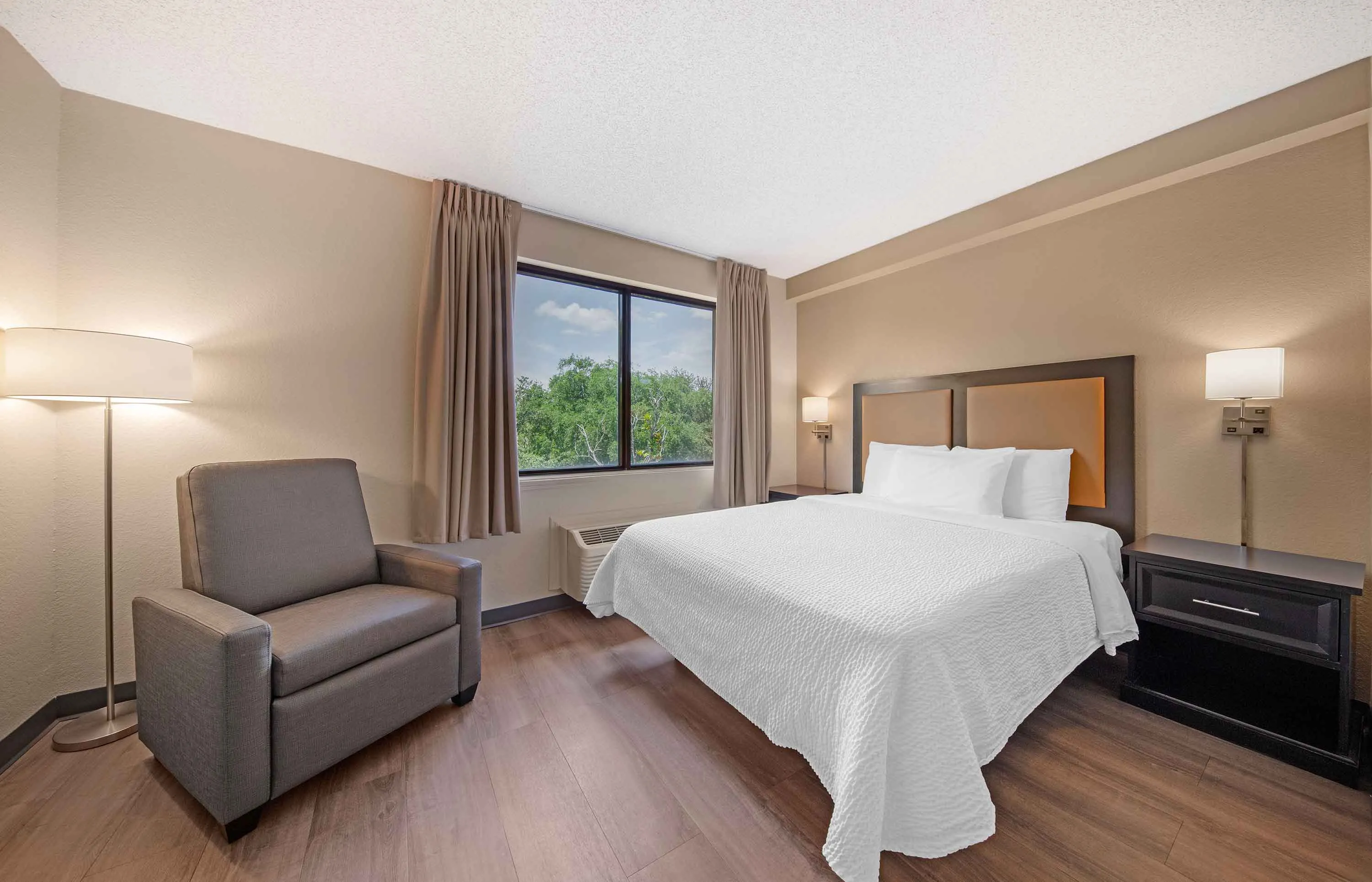 Studio Suite - 1 Queen Bed