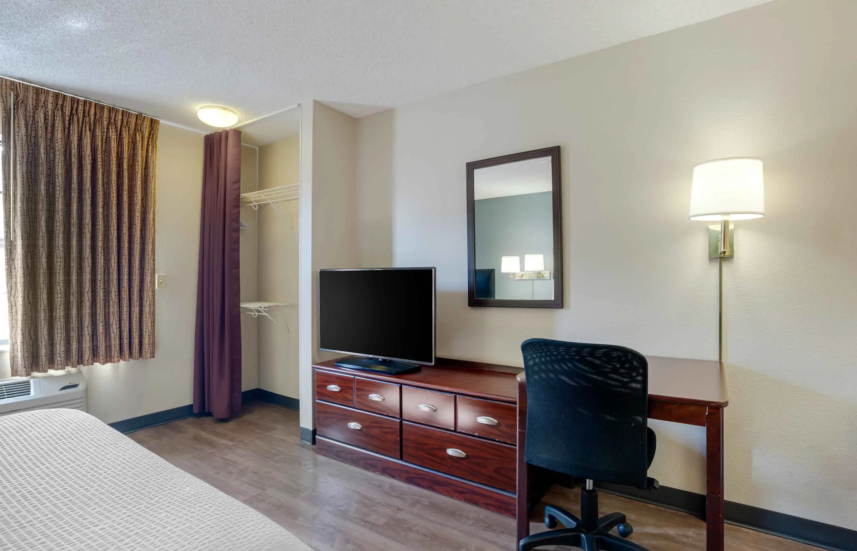 Studio Suite - 1 Queen Bed