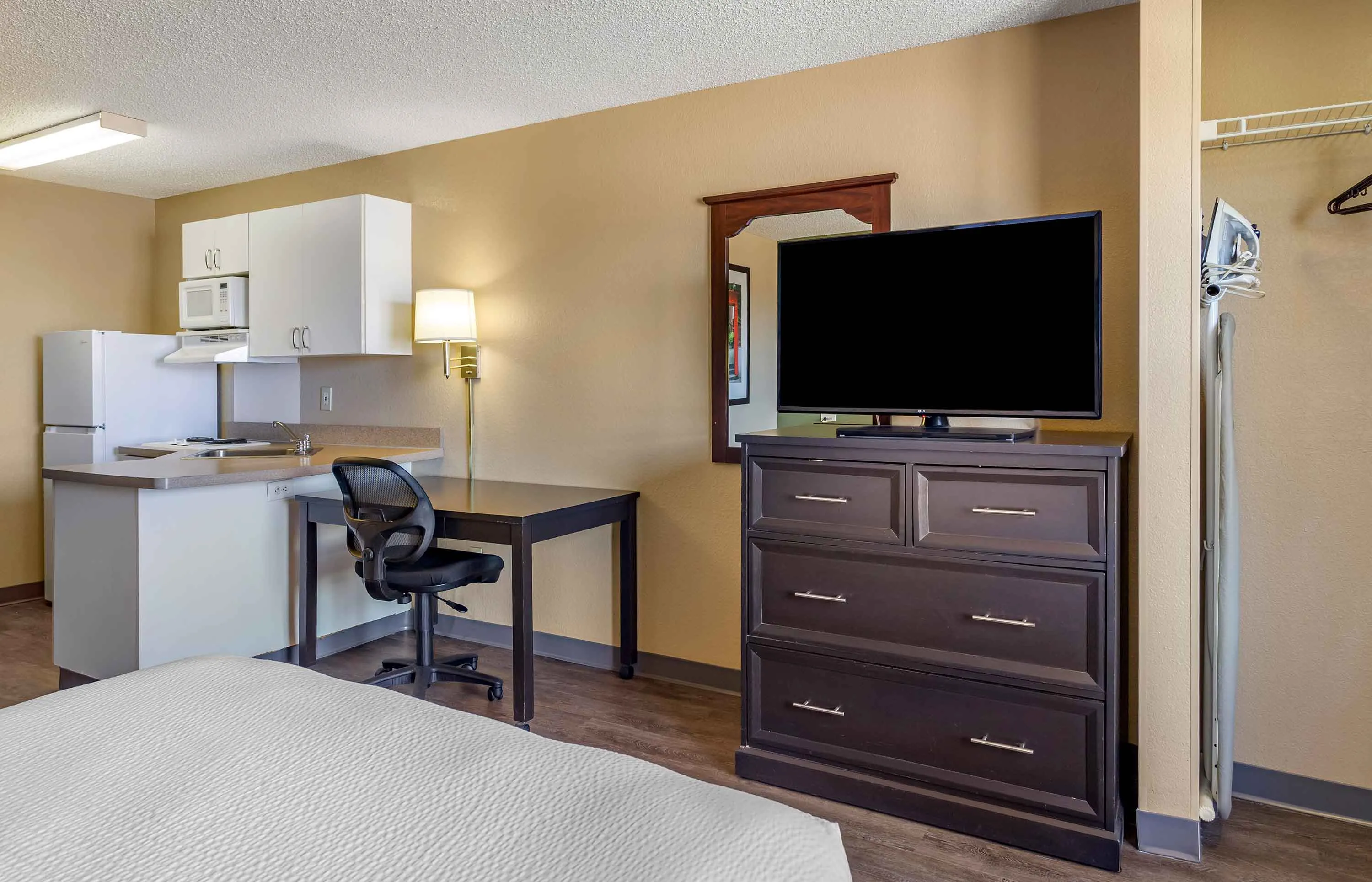 Studio Suite - 1 Queen Bed