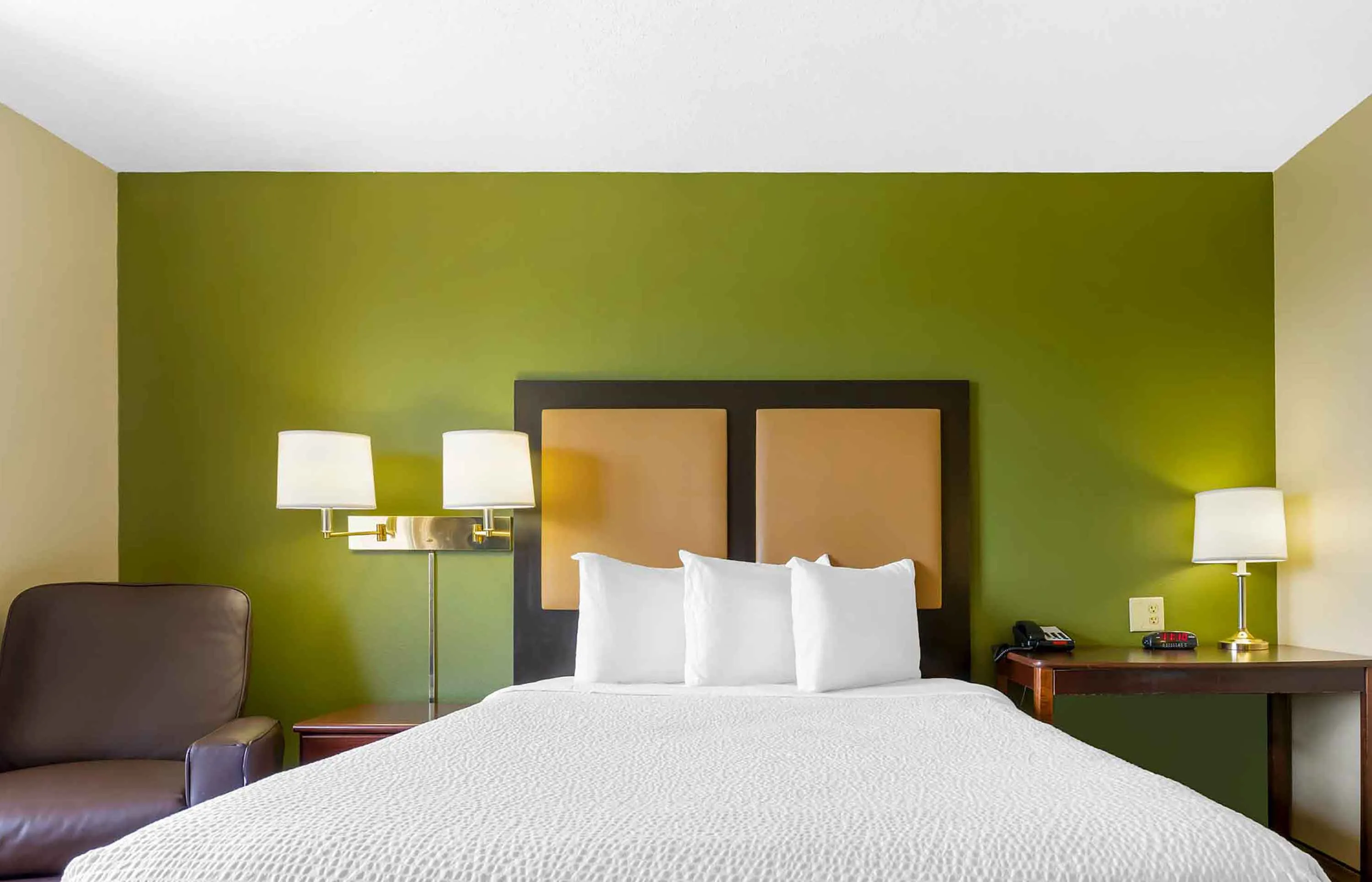 1 Bedroom Suite - 1 King Bed