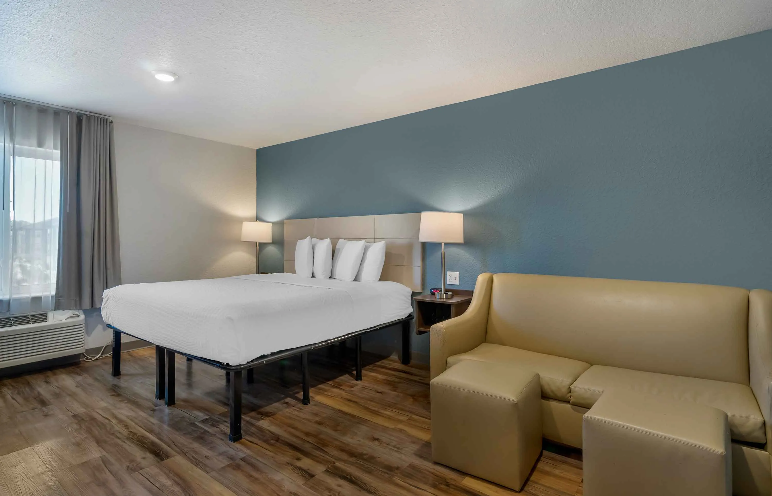 Deluxe Studio - 1 King Bed