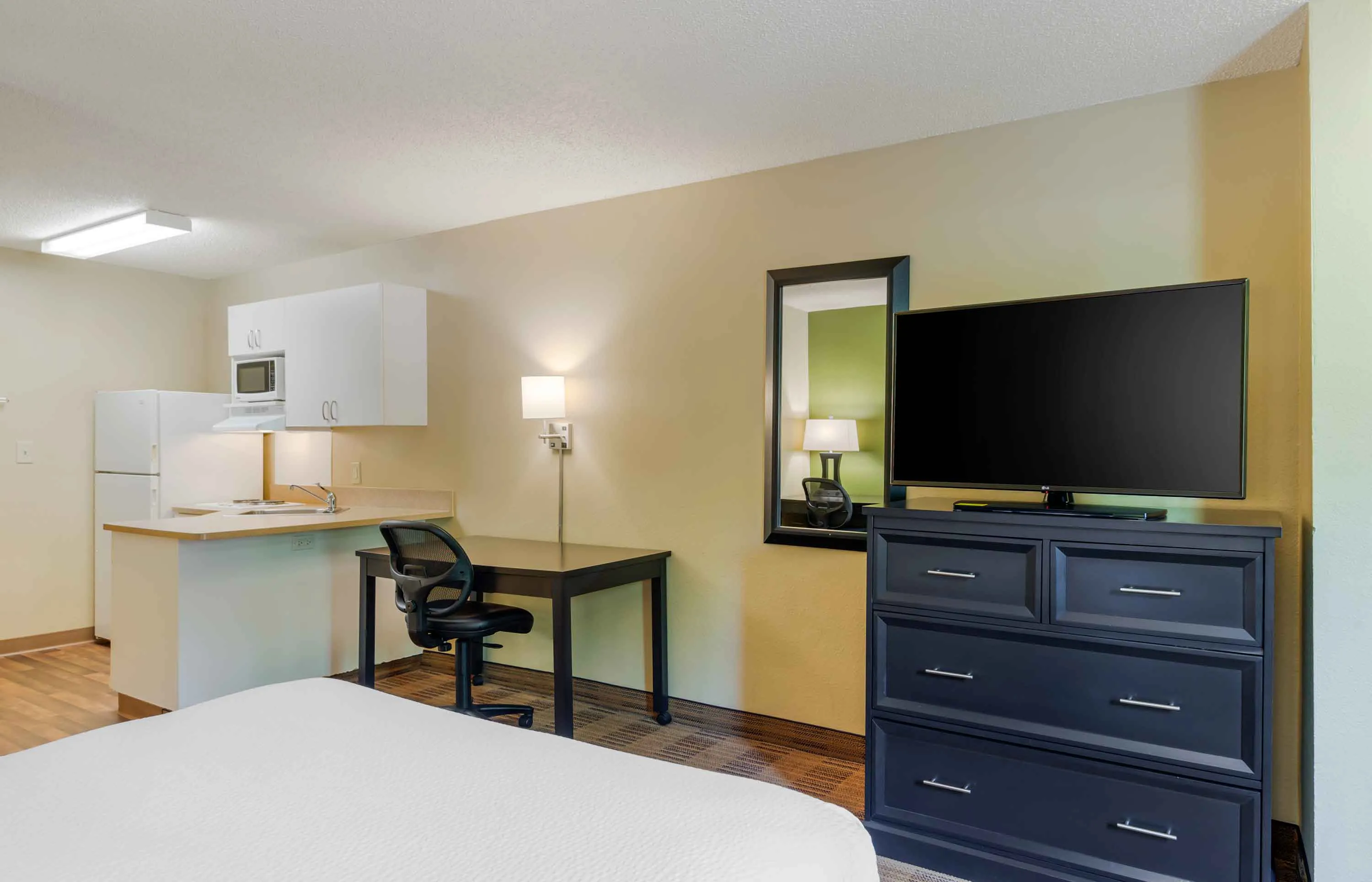 Studio Suite - 1 Queen Bed