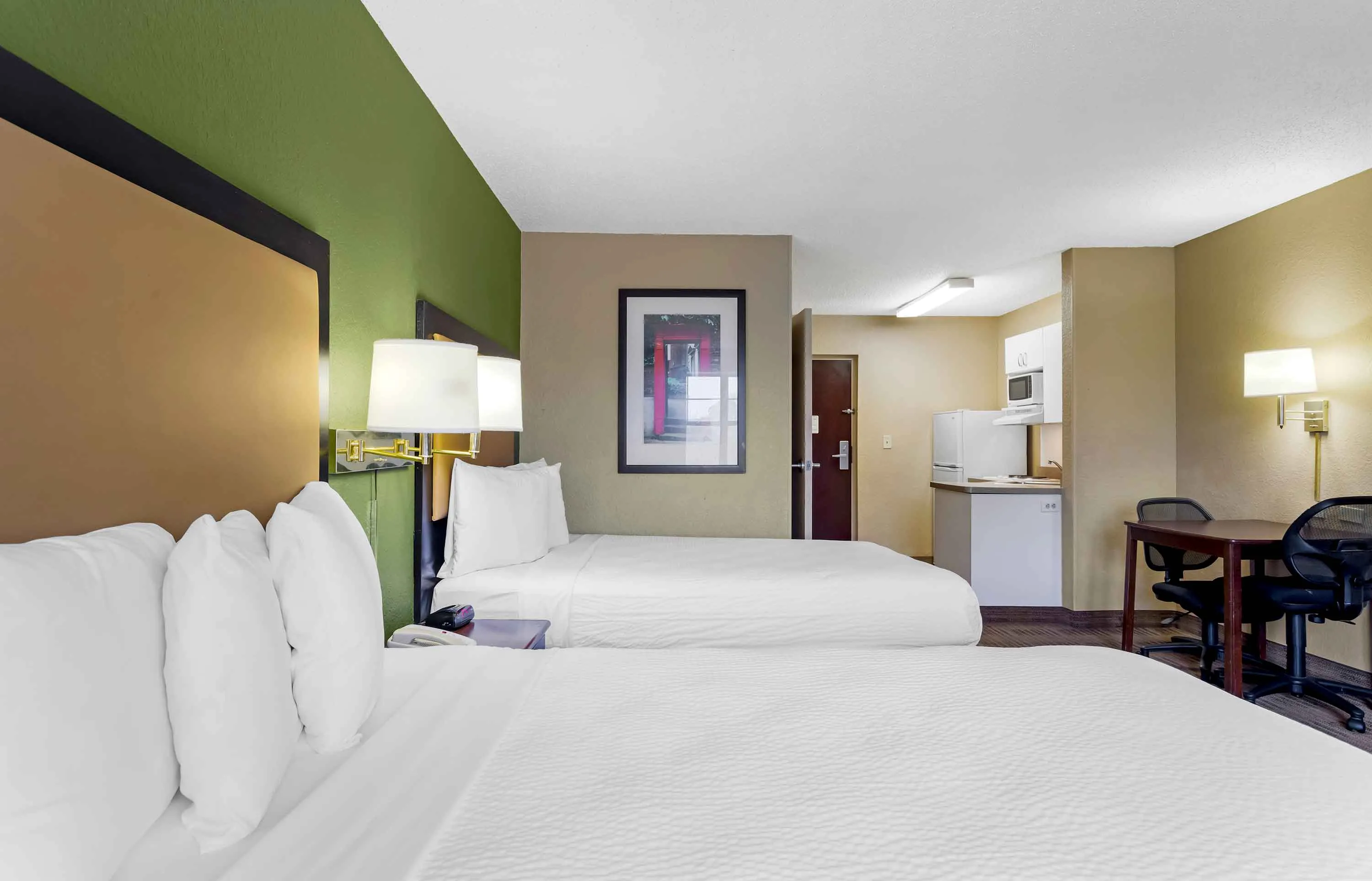 Studio Suite - 2 Full Beds