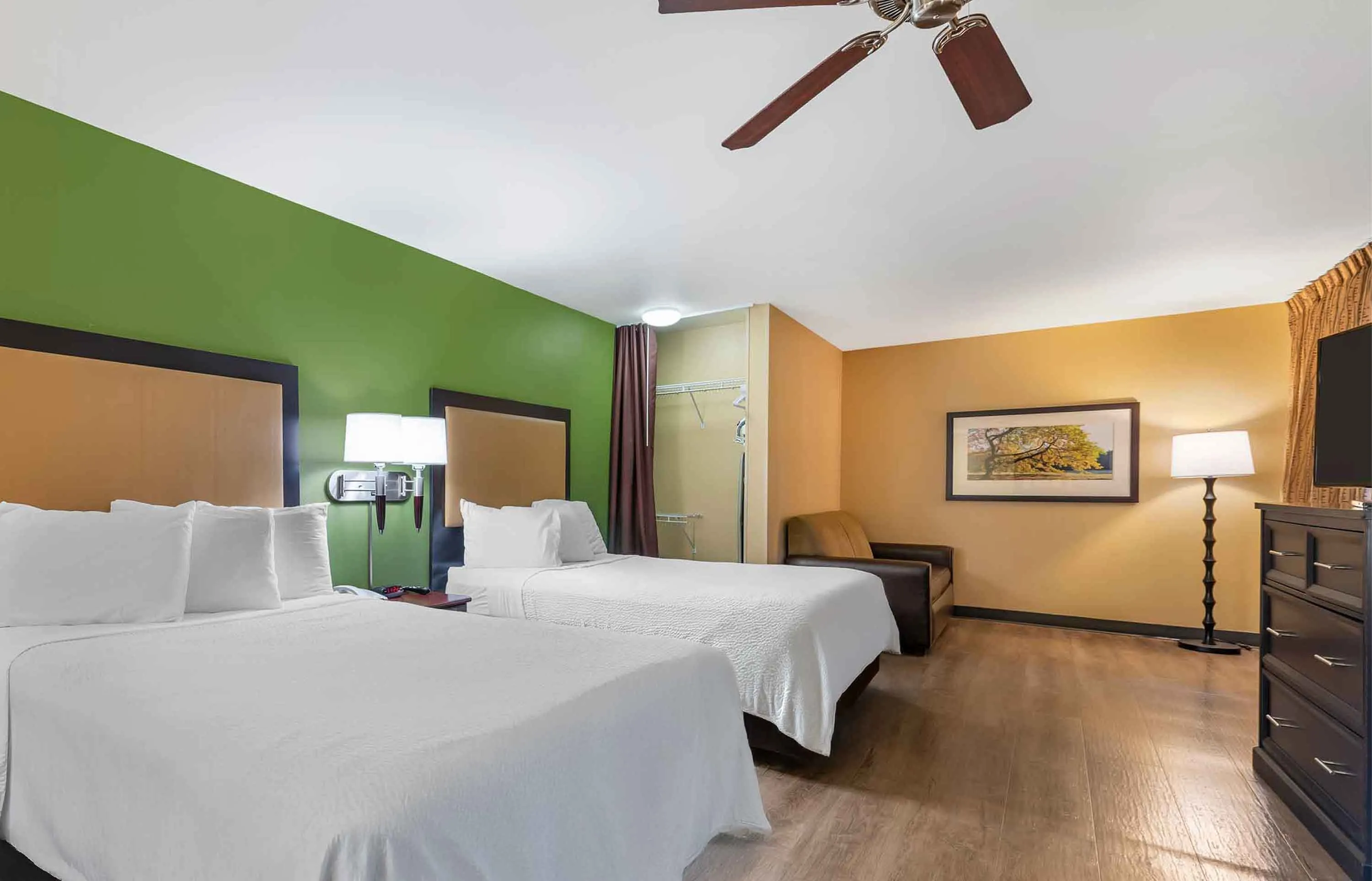 Deluxe Studio - 2 Full Beds