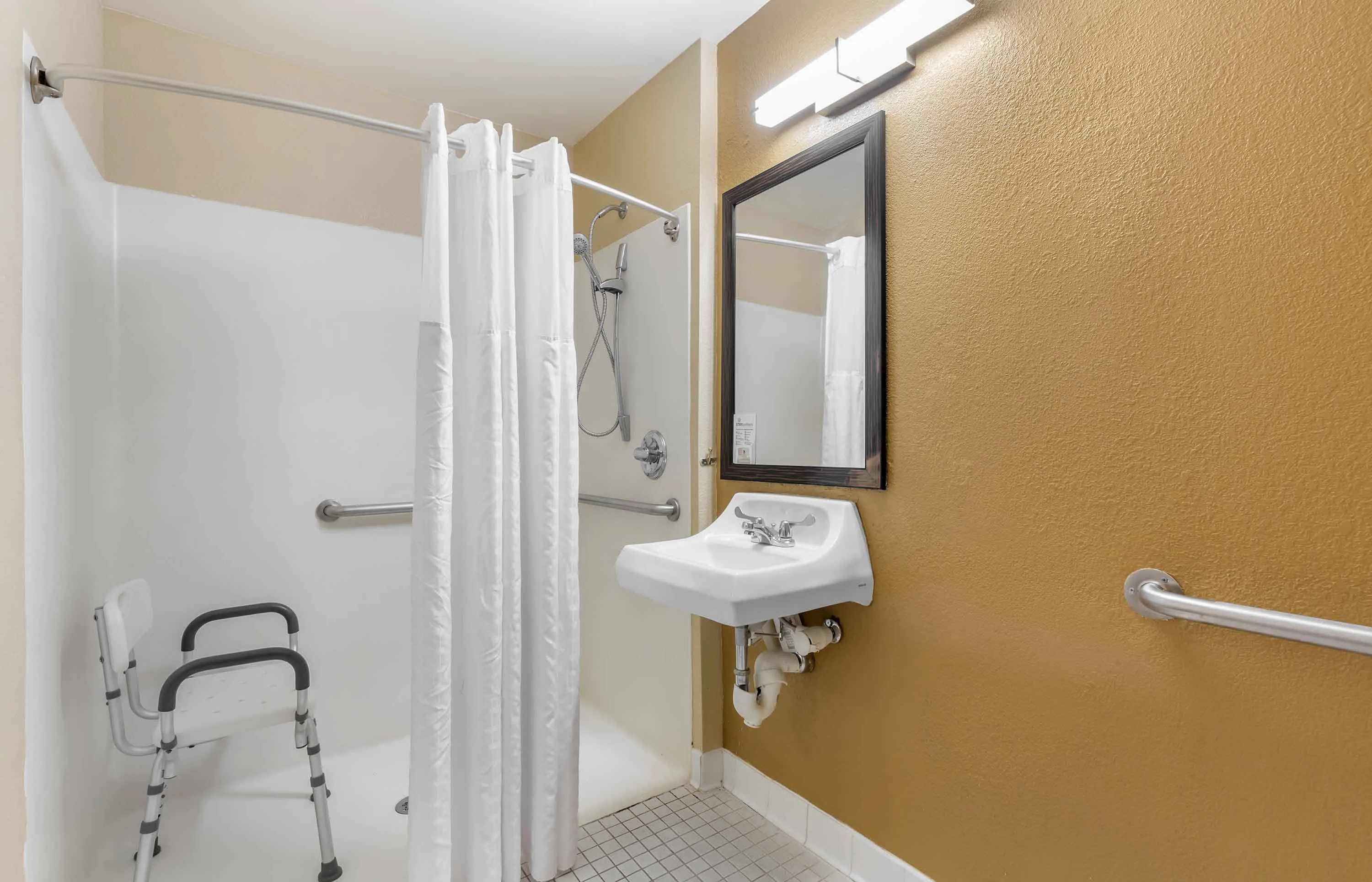 Studio Suite - 1 Queen Bed