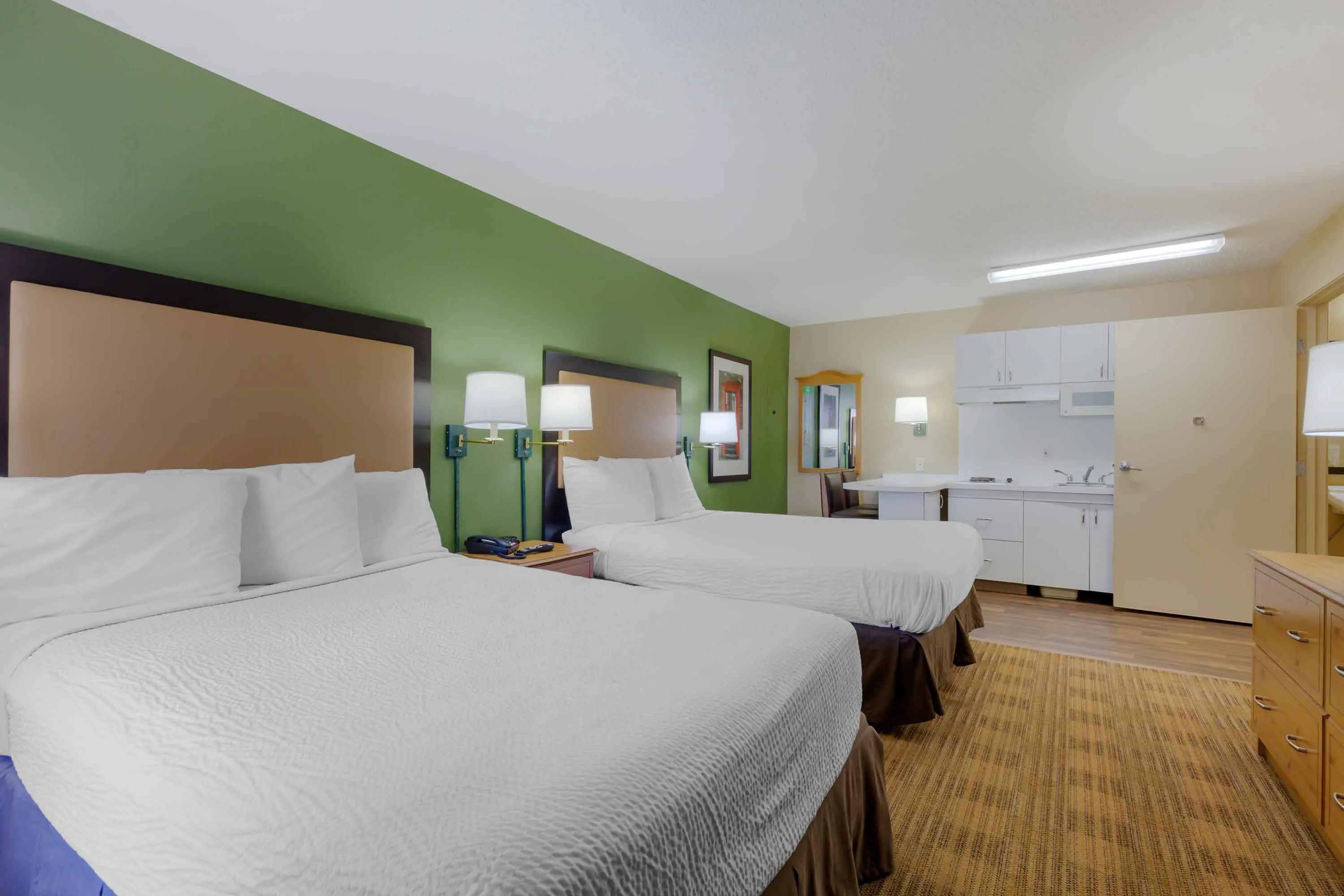 Studio Suite - 2 Full Beds