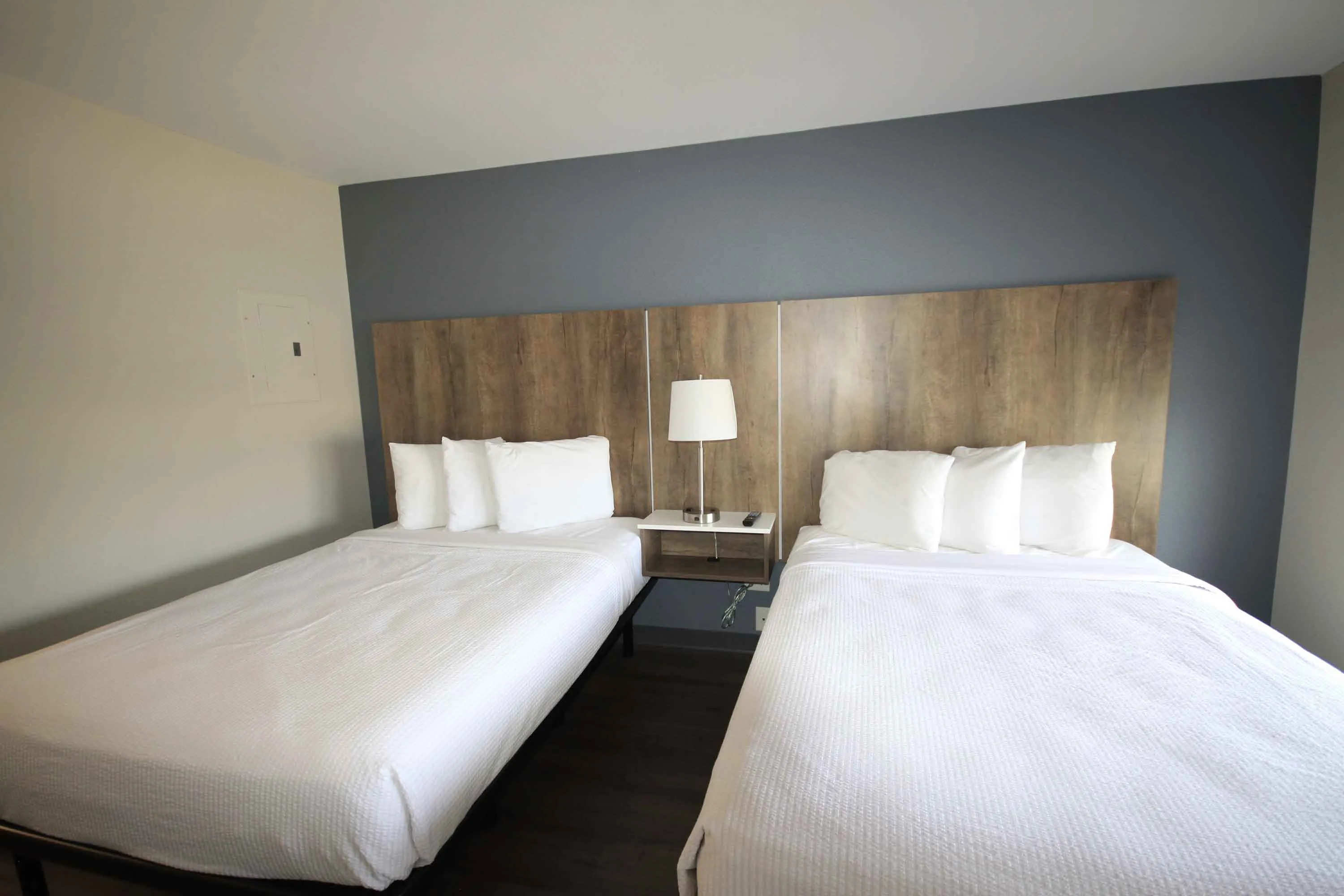 1 Bedroom Suite - 2 Full Beds