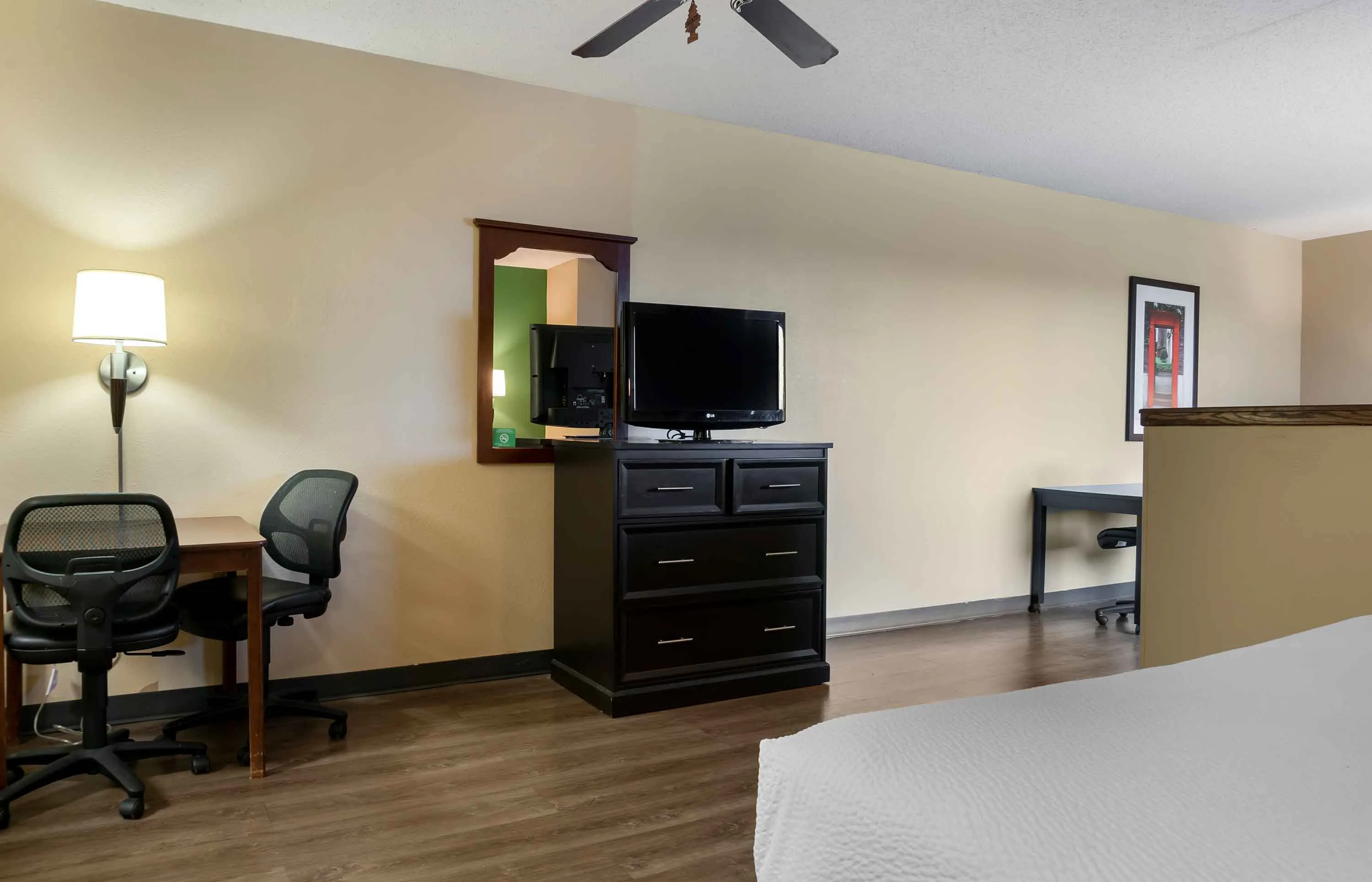 Deluxe Studio - 1 King Bed