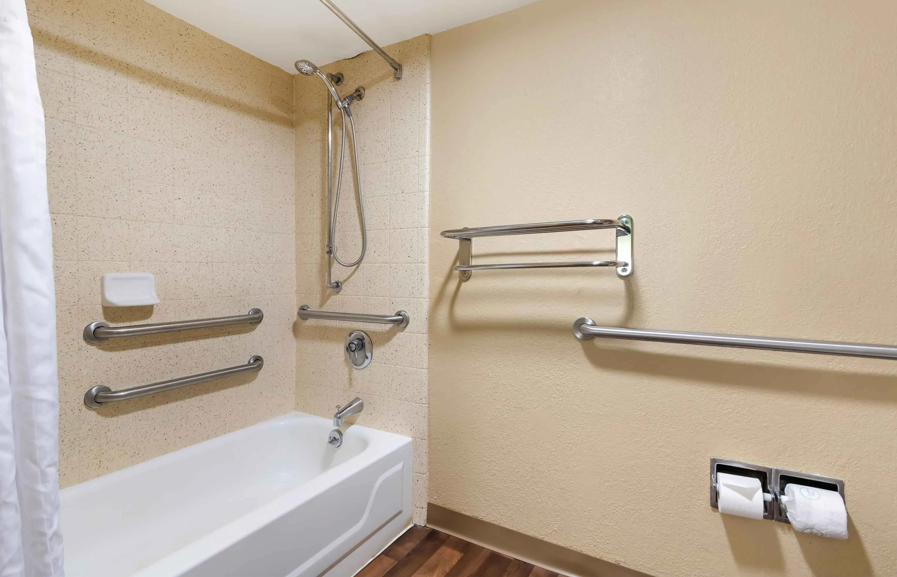 Deluxe Studio - 1 Full Bed