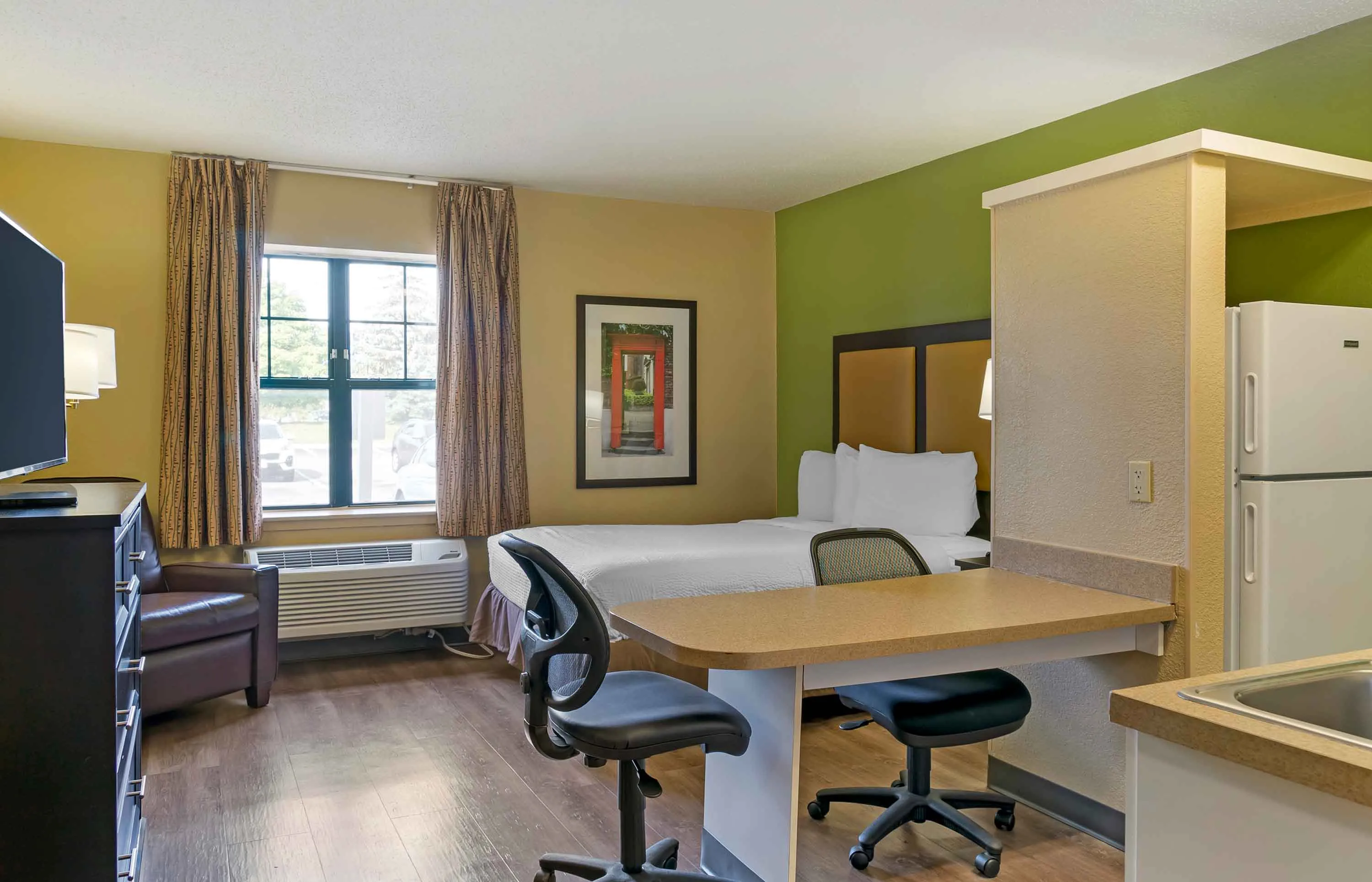Studio Suite - 1 Queen Bed