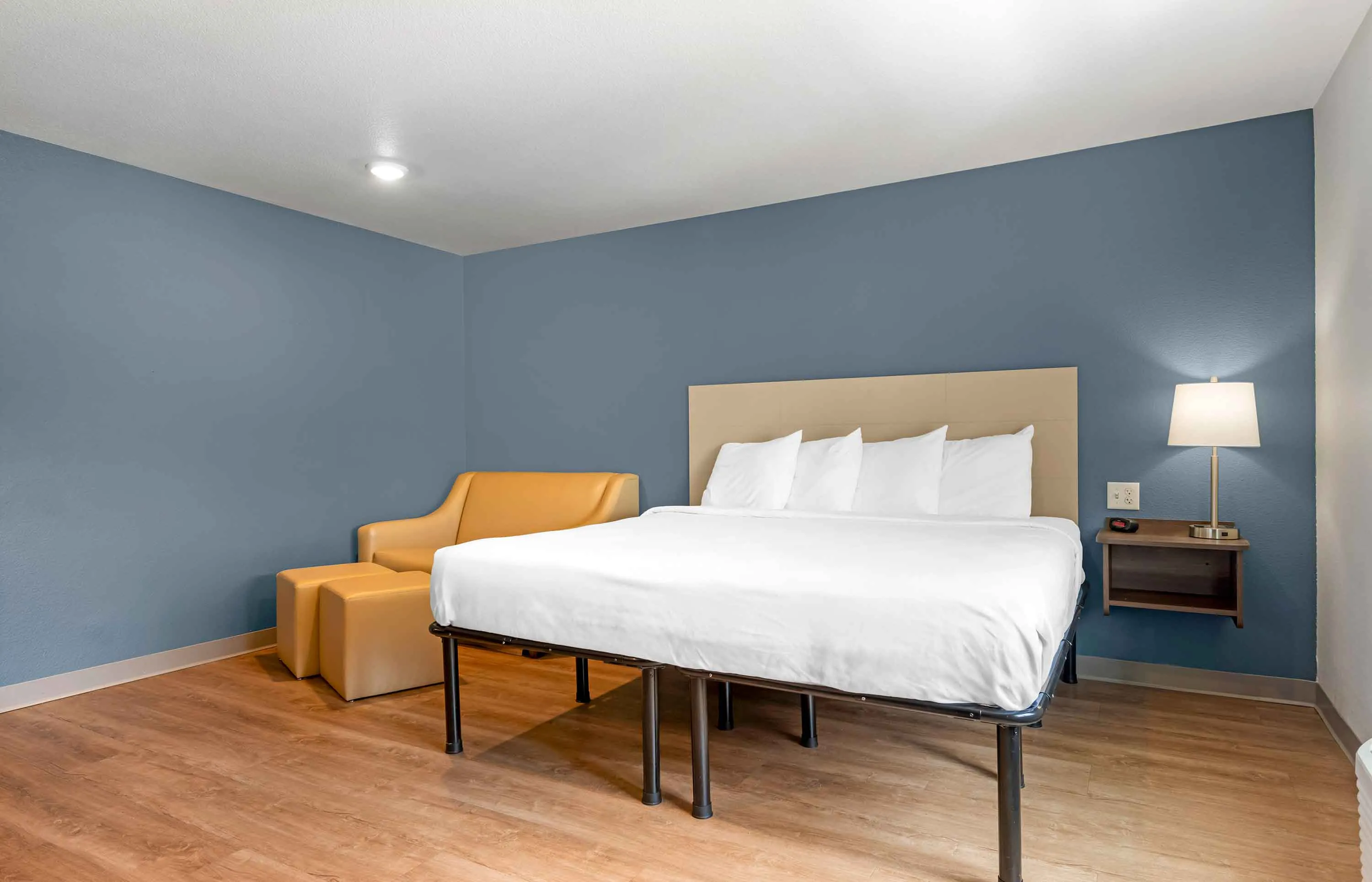 Deluxe Studio - 1 King Bed