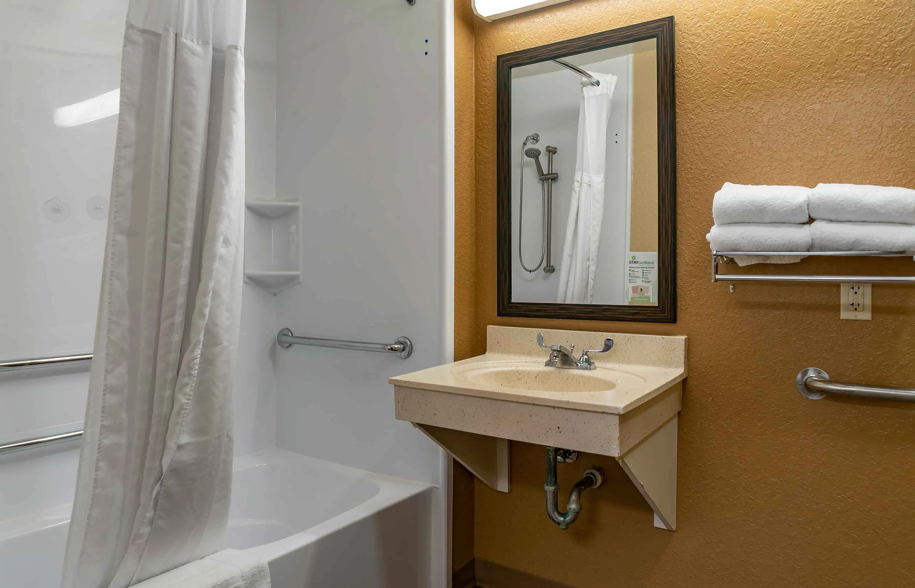 Studio Suite - 2 Full Beds