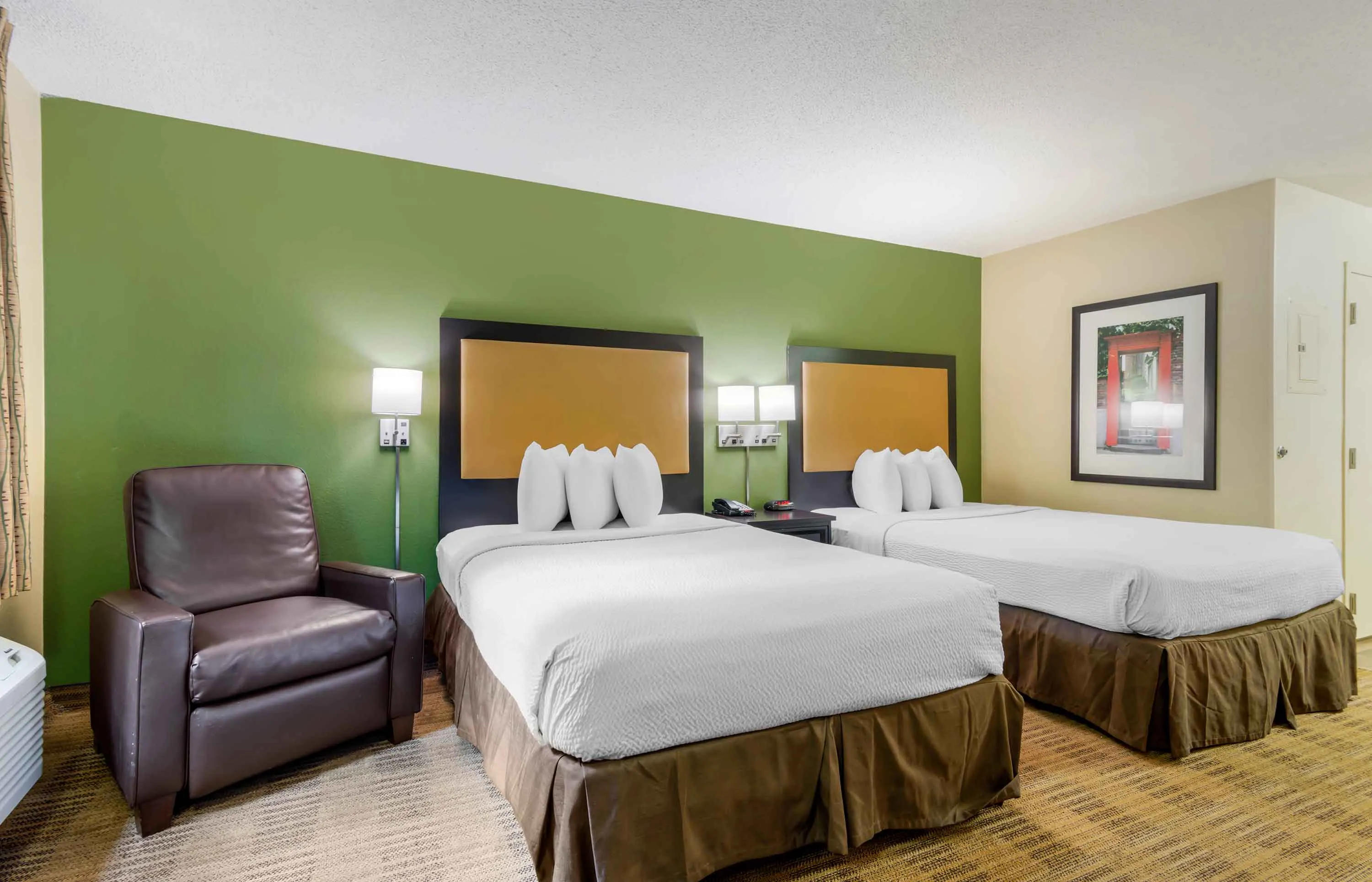 Studio Suite - 2 Full Beds