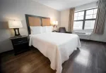 1 Bedroom Suite - 1 Queen Bed