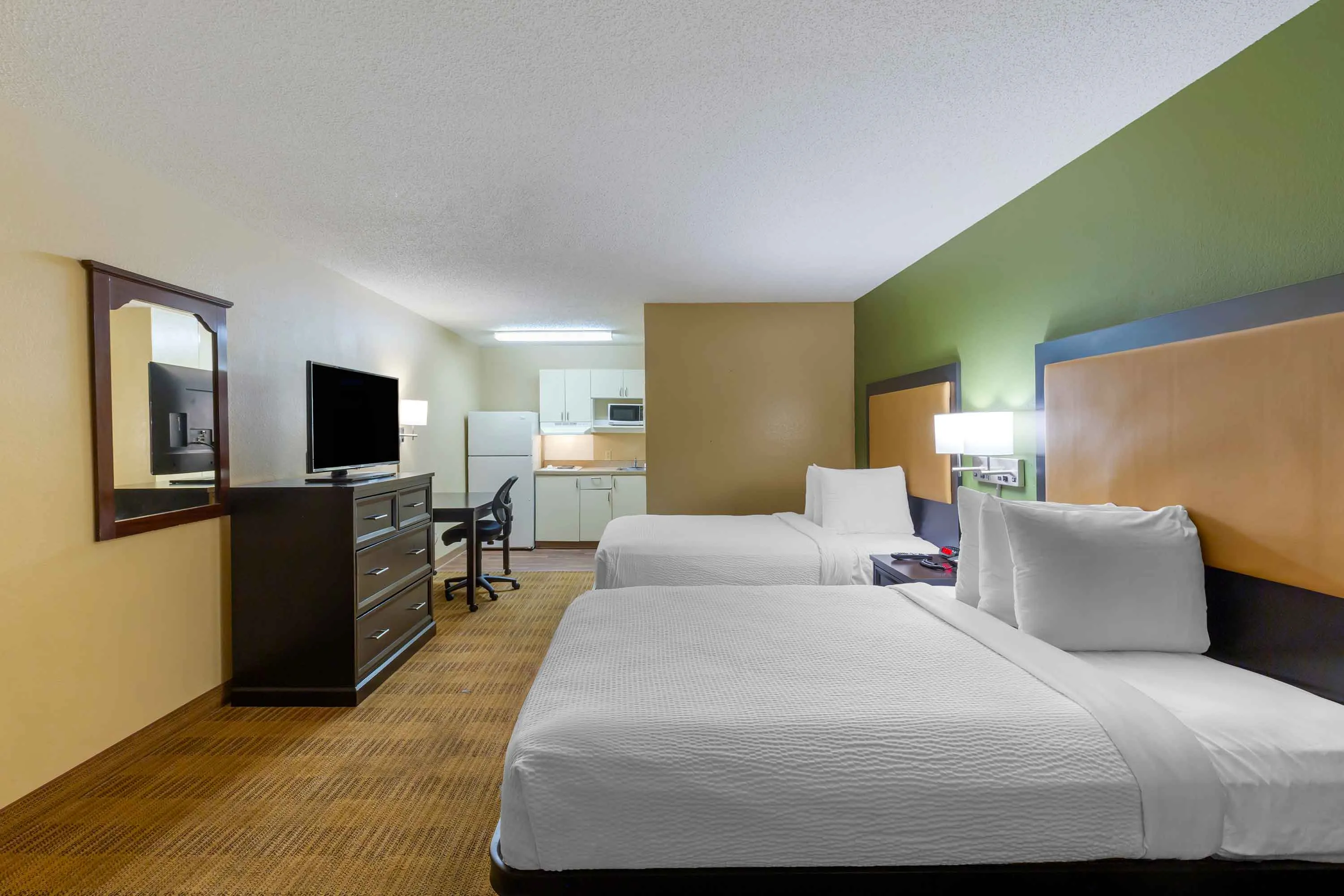 Studio Suite - 2 Full Beds