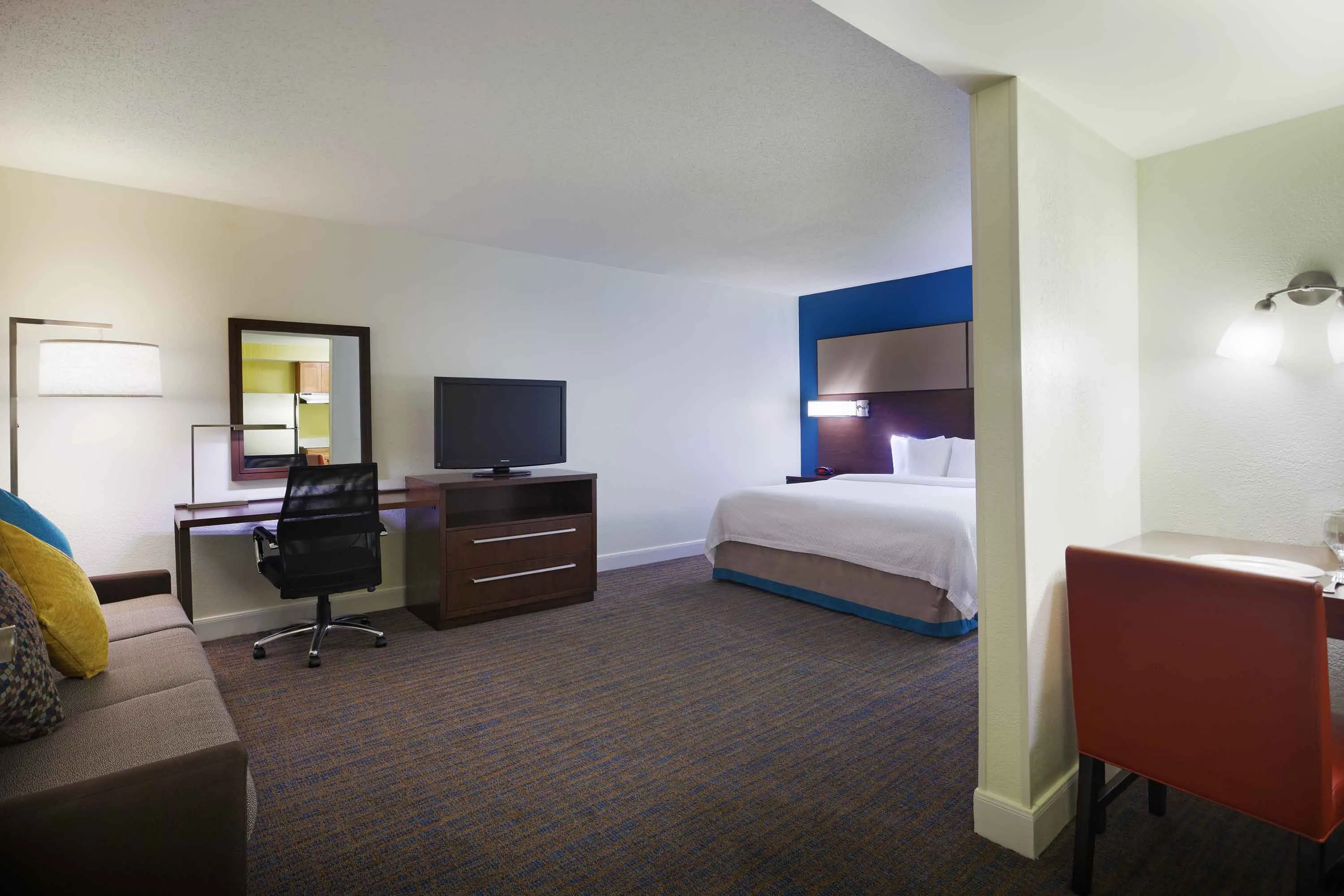 Deluxe Studio - 1 King Bed
