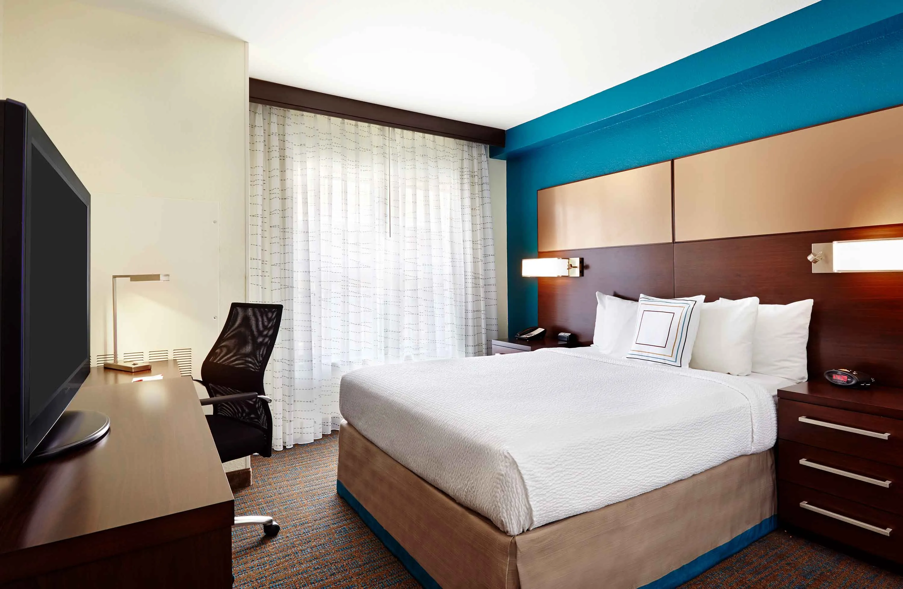 1 Bedroom Suite - 1 King Bed