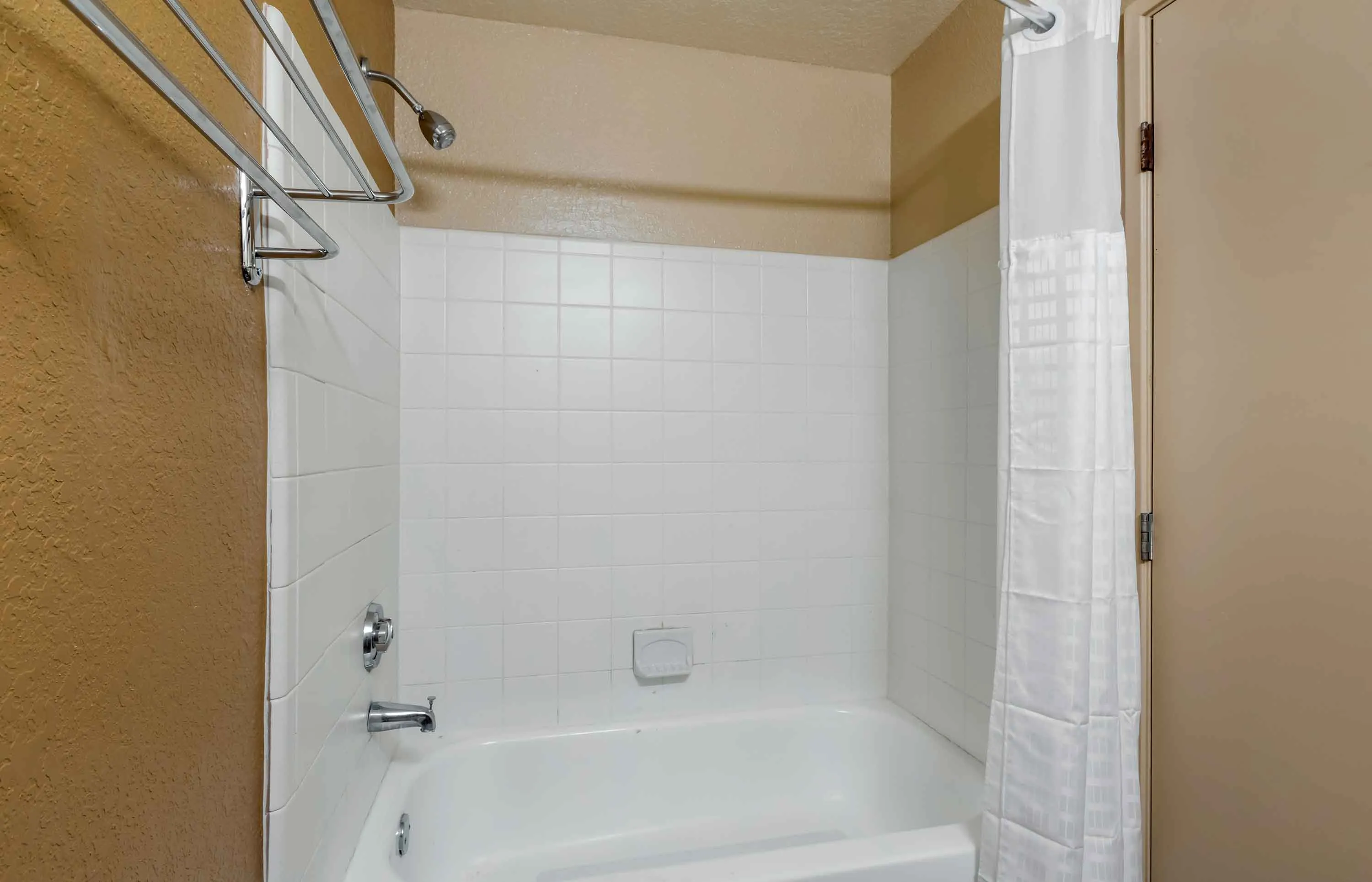 1 Bedroom Suite - 1 King Bed