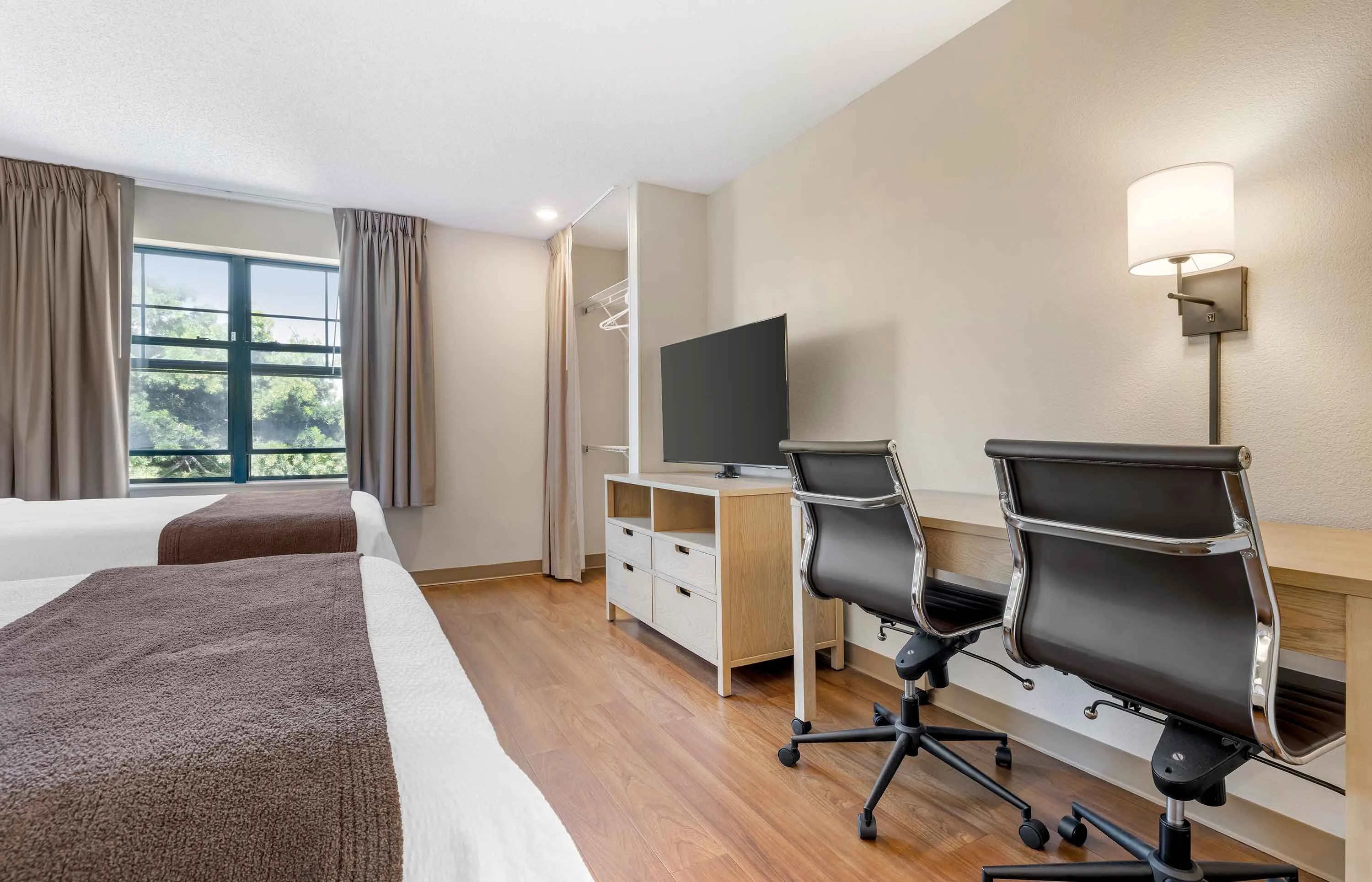Studio Suite - 2 Full Beds