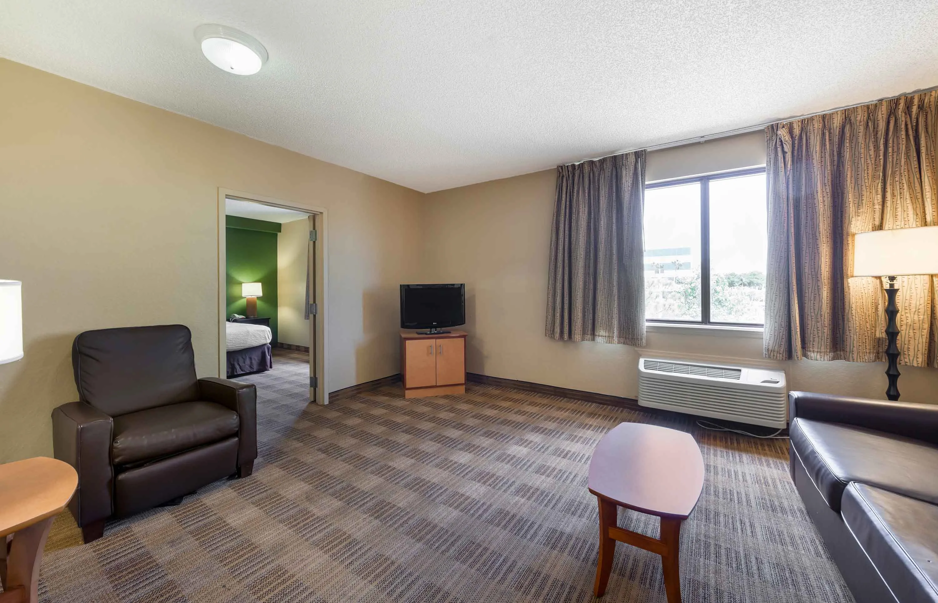 1 Bedroom Suite - 1 King Bed