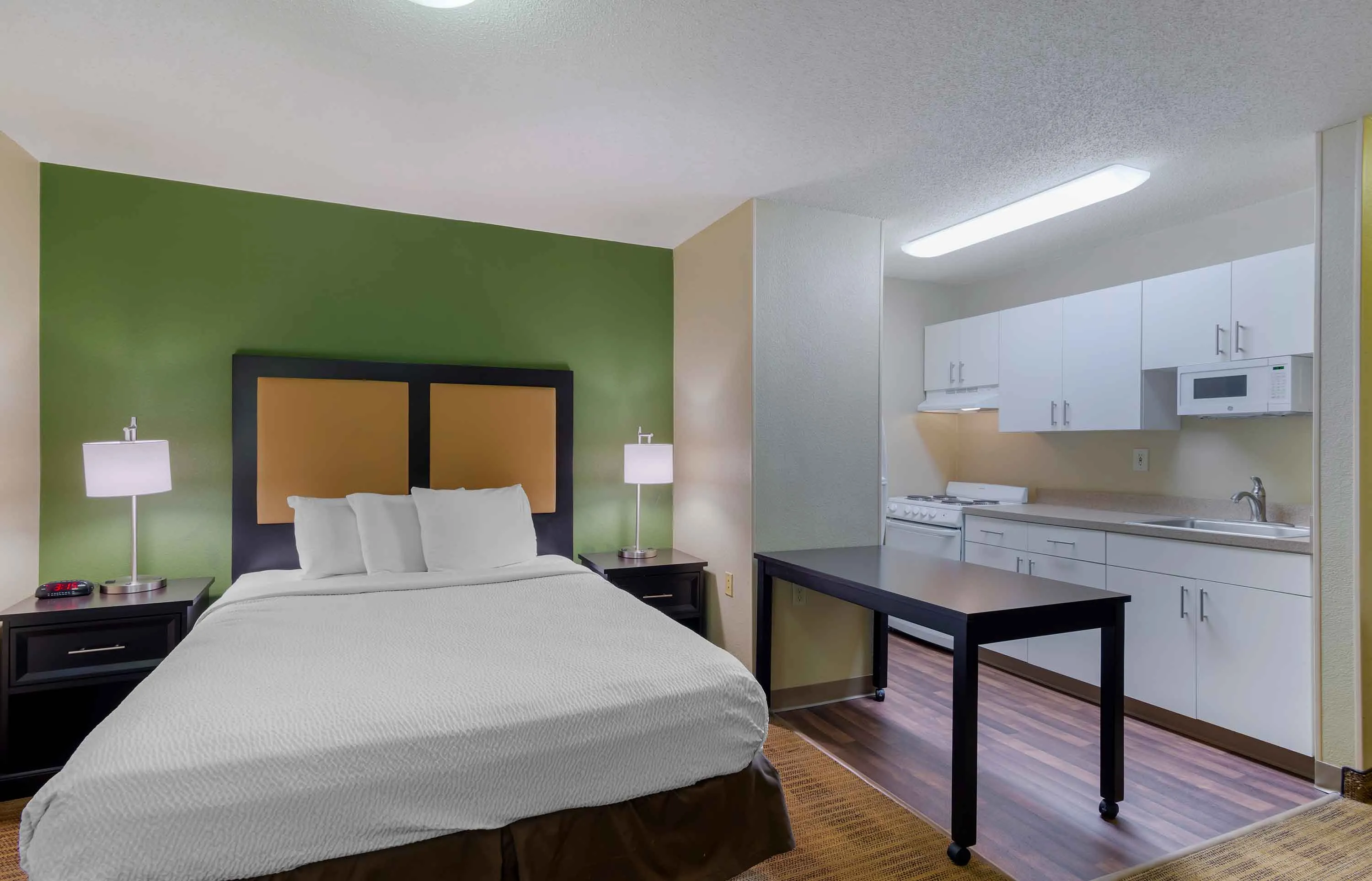Studio Suite - 1 Queen Bed
