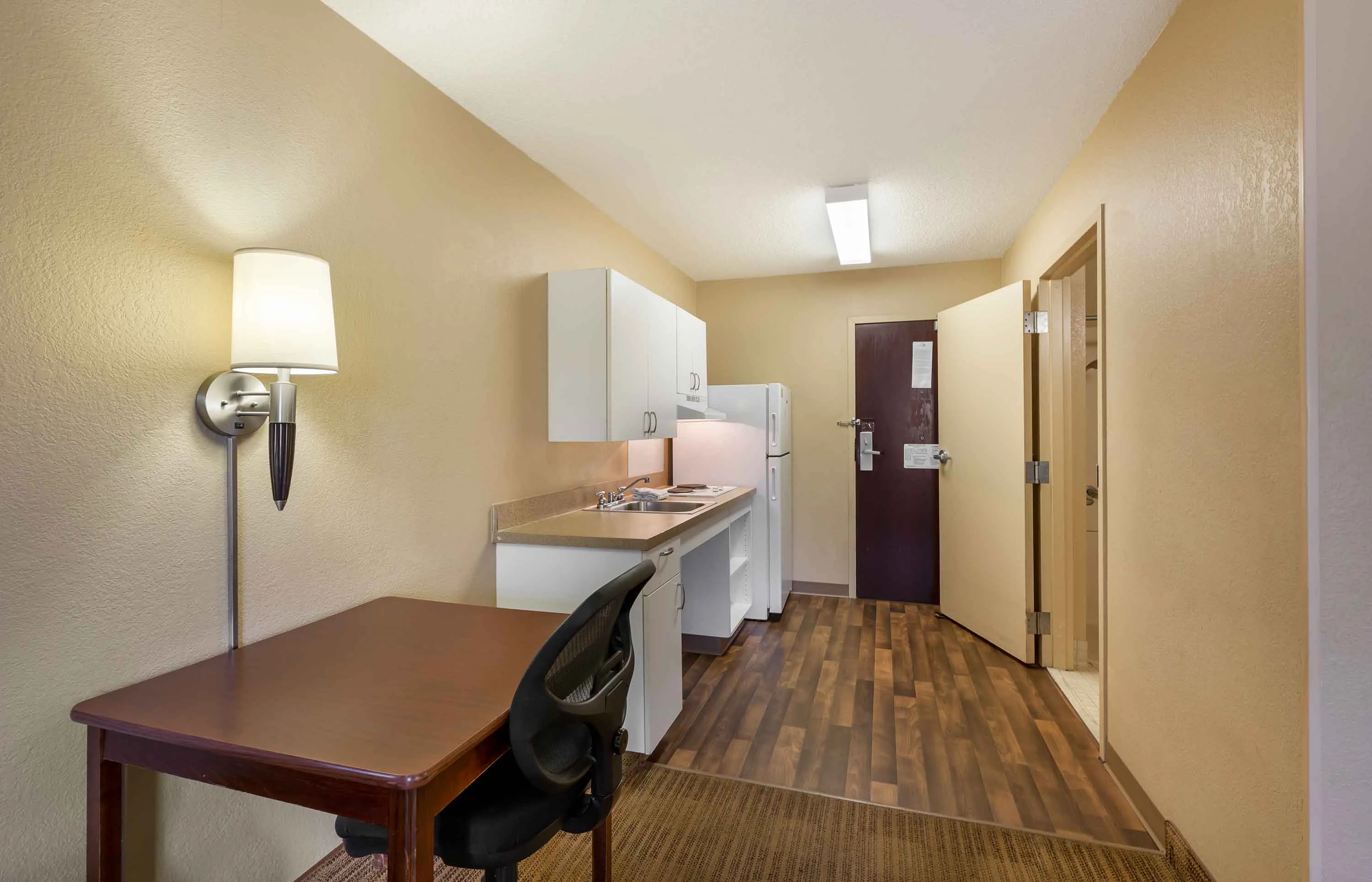 Studio Suite - 1 Queen Bed
