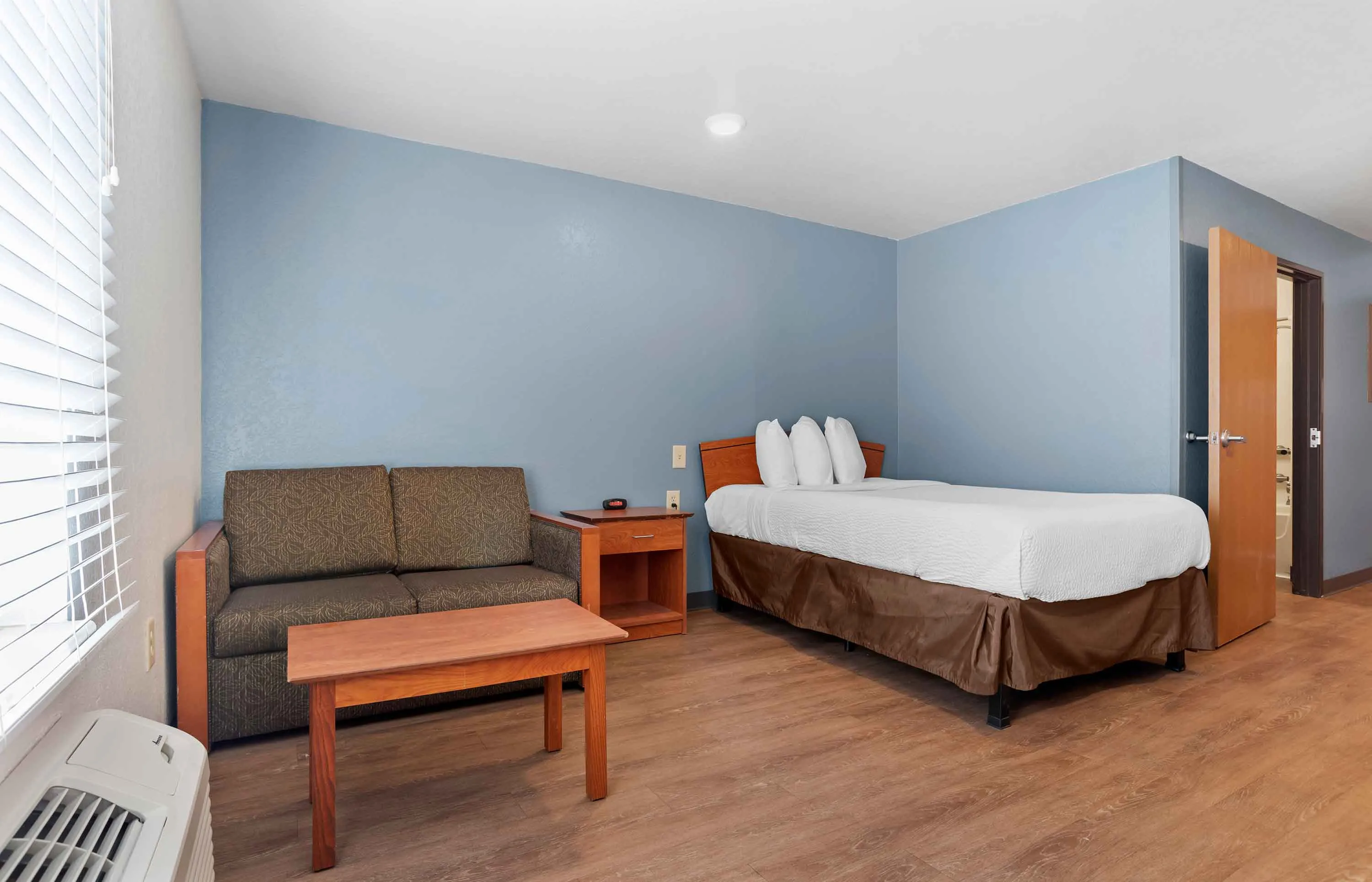 Deluxe Studio - 1 Full Bed