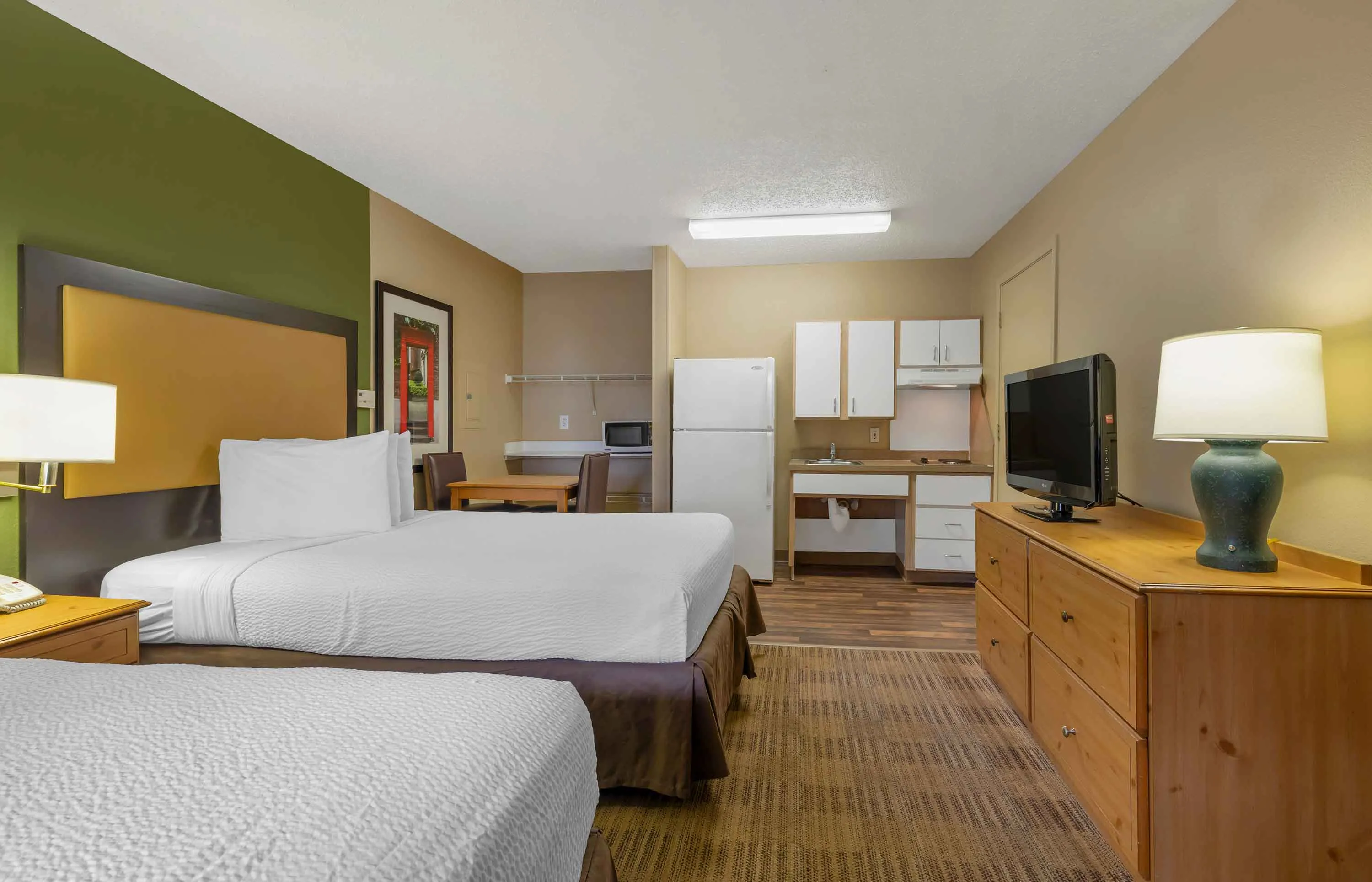Studio Suite - 2 Full Beds