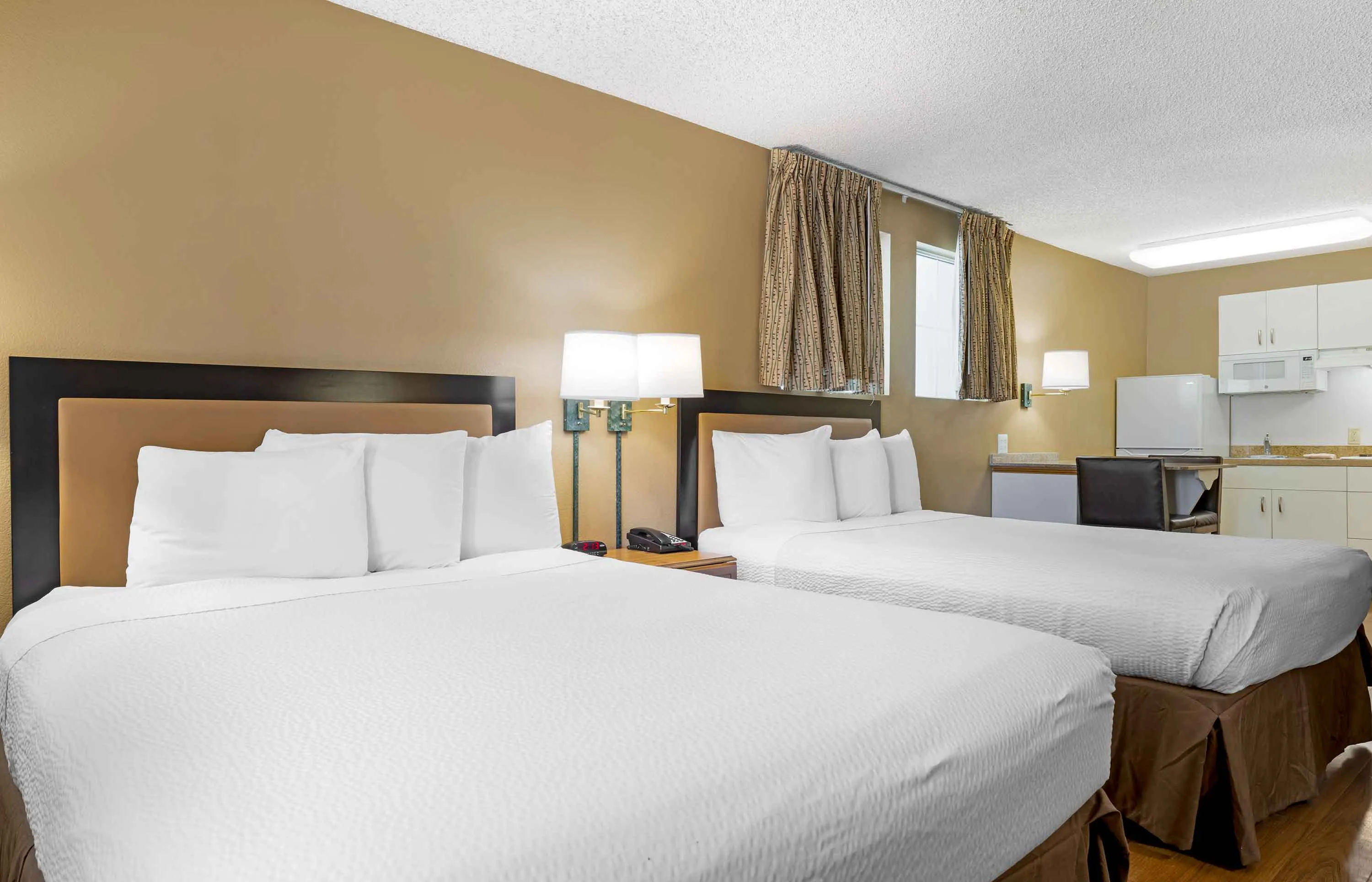 Studio Suite - 2 Full Beds