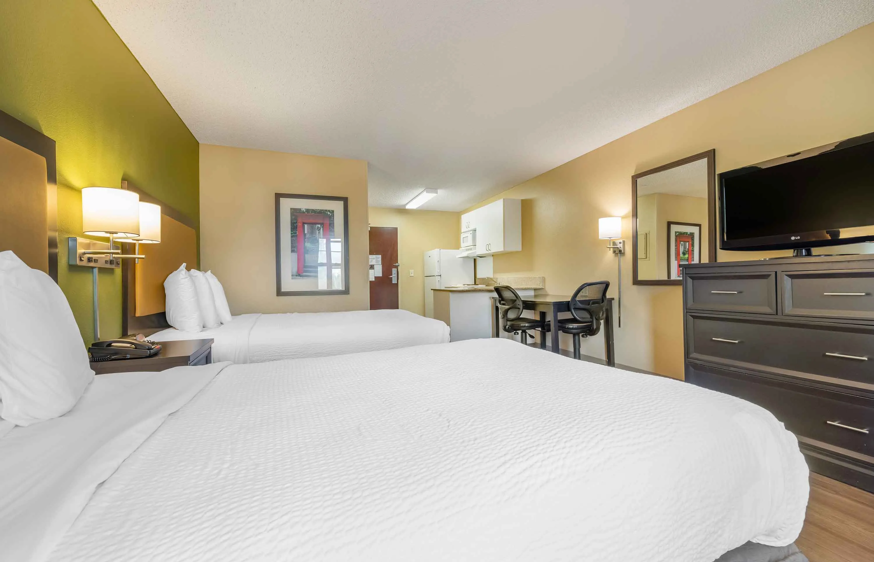 Studio Suite - 2 Full Beds