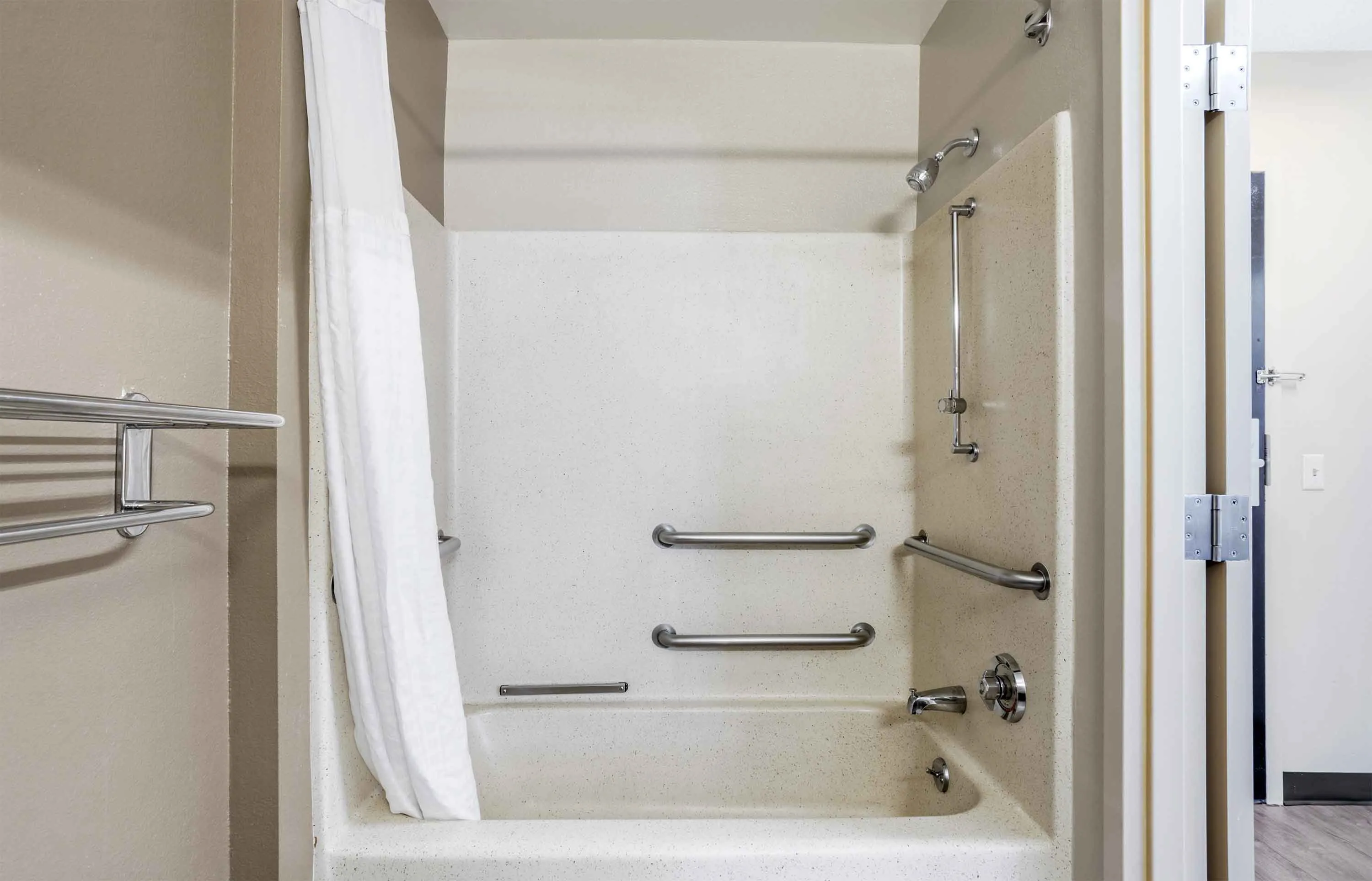 Deluxe Studio - 2 Full Beds