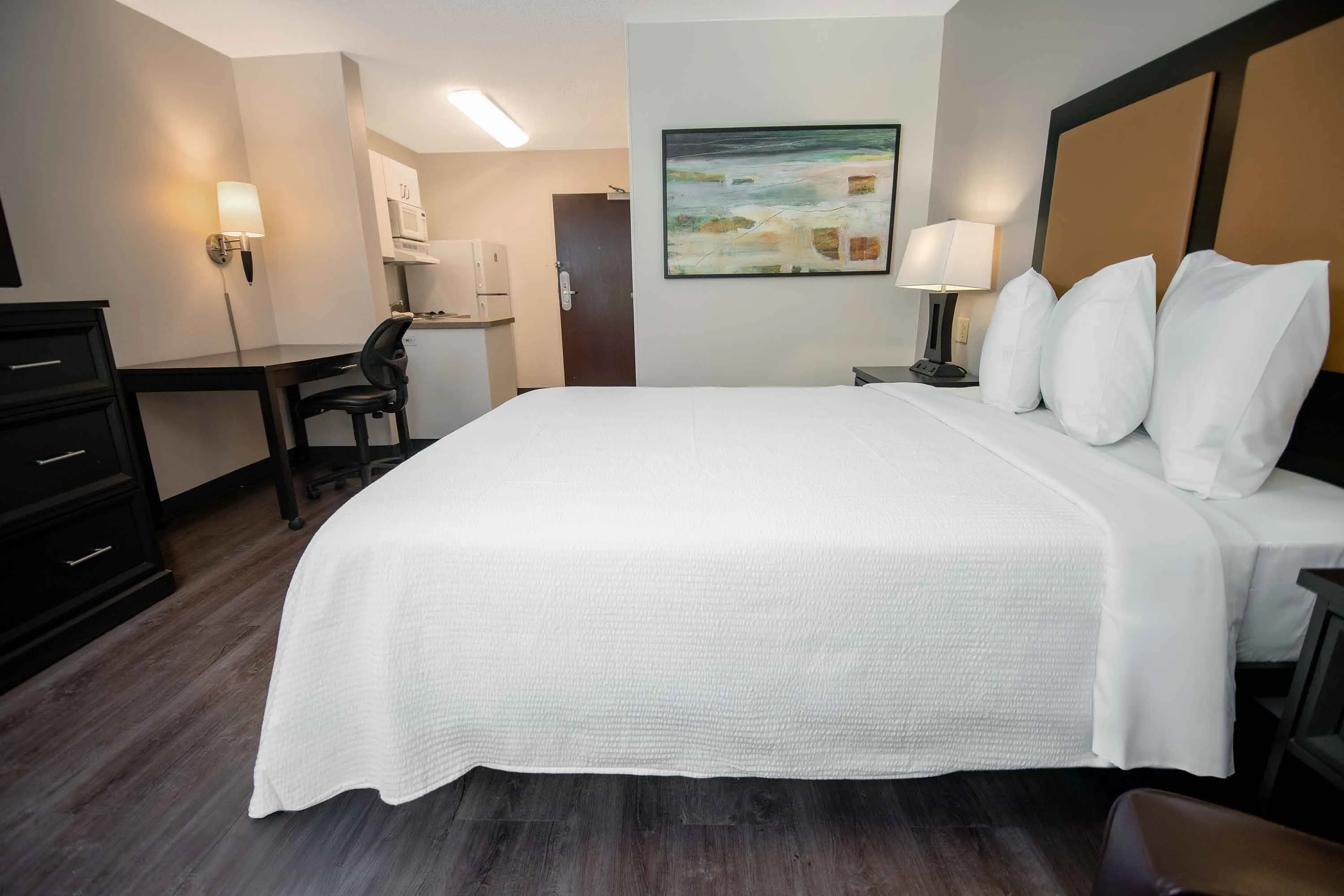 Deluxe Studio - 1 King Bed