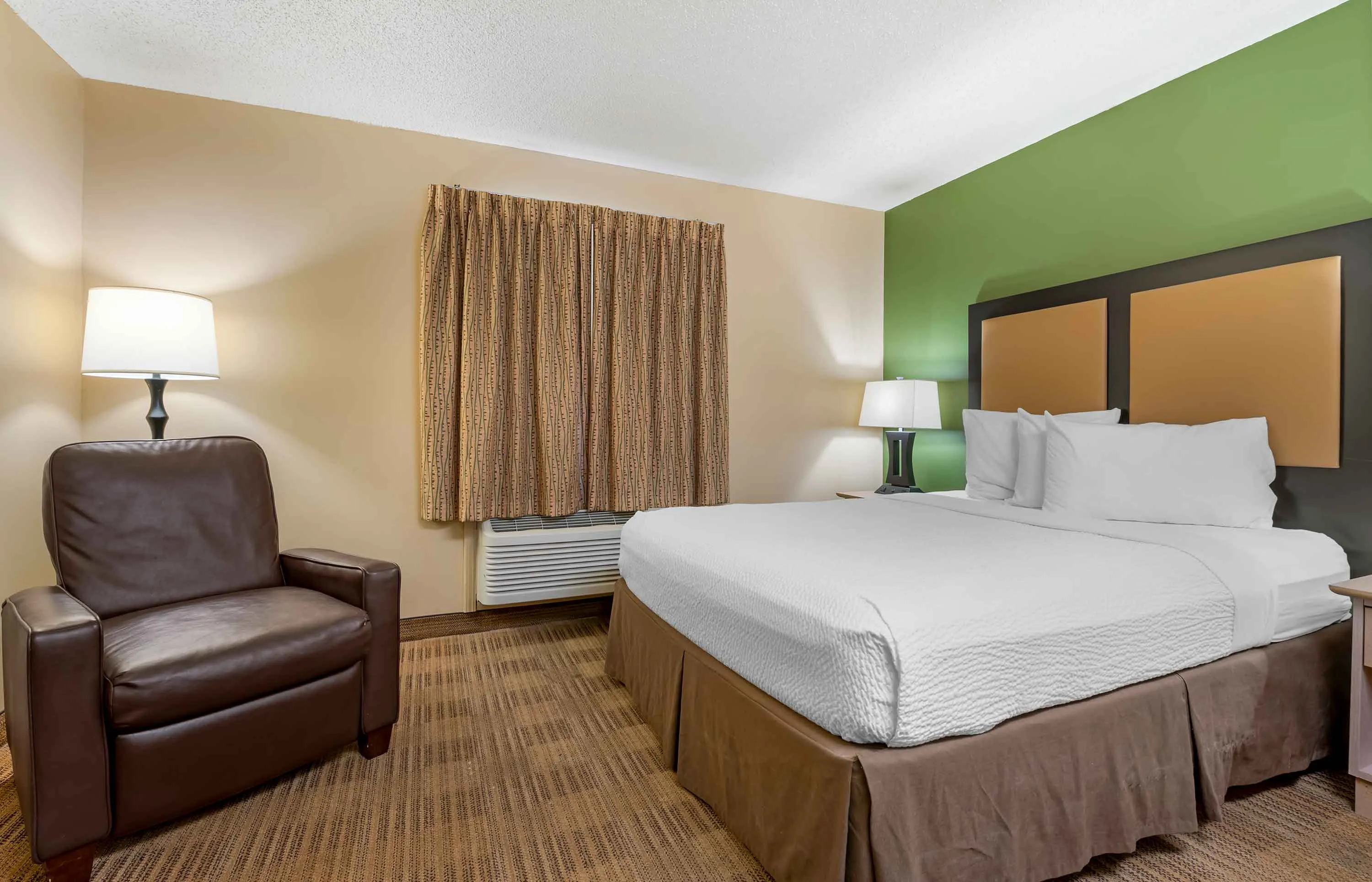 Studio Suite - 1 Queen Bed