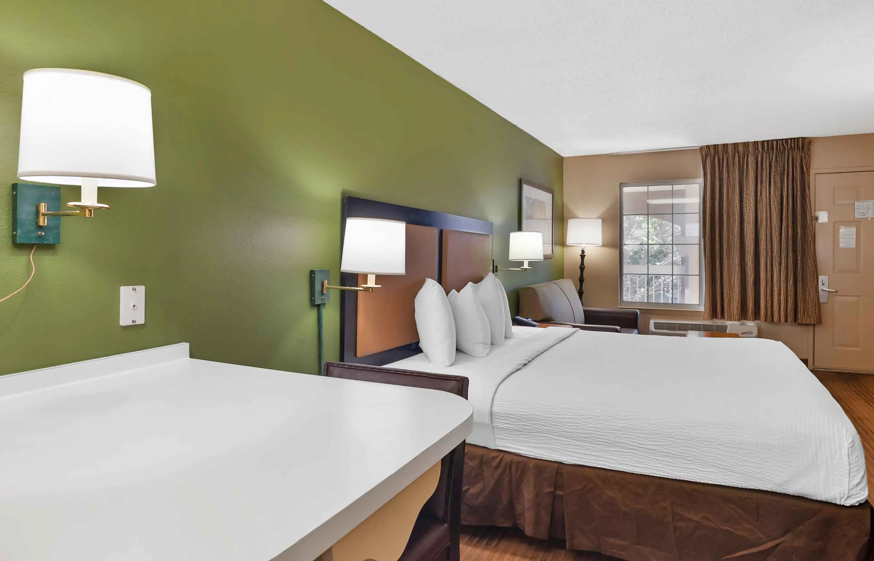 Deluxe Studio - 1 King Bed