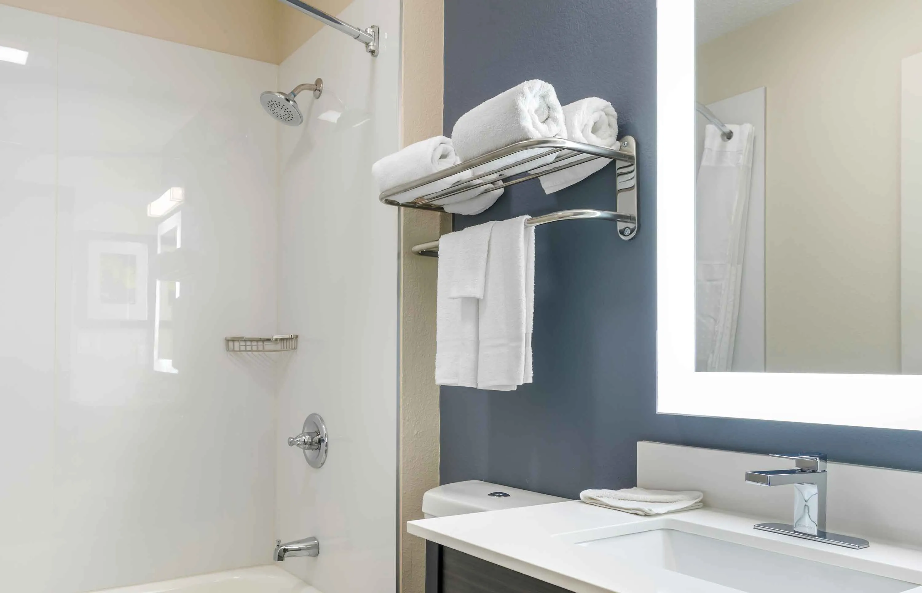 Deluxe Studio - 2 Full Beds