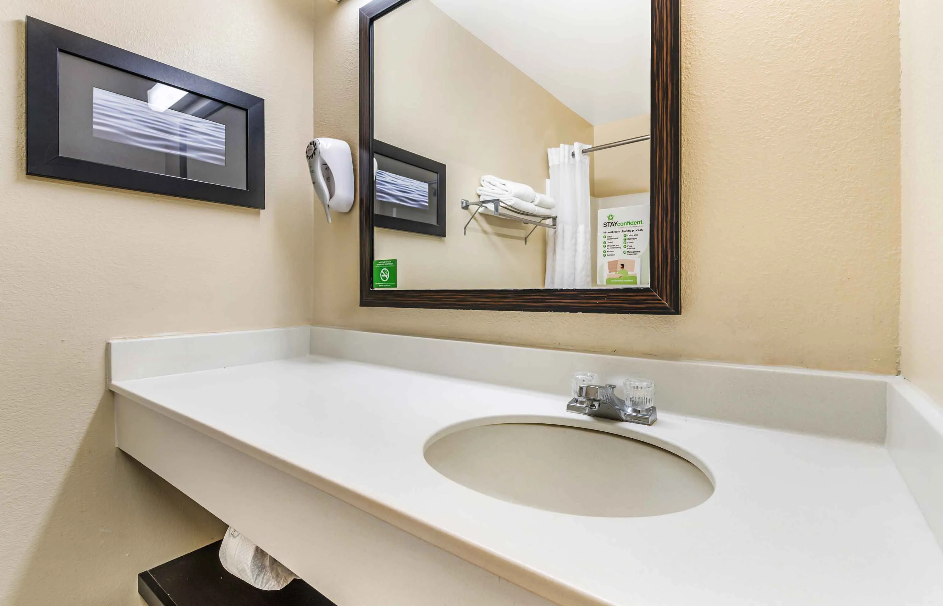 1 Bedroom Suite - 1 King Bed