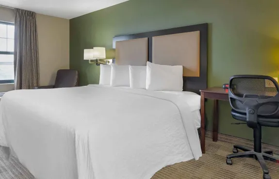 Deluxe Studio - 1 King Bed