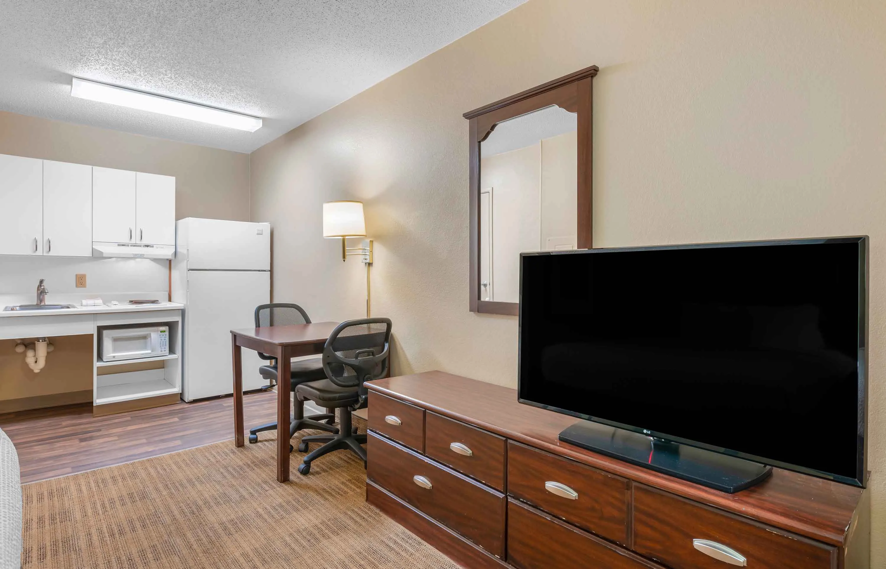 Studio Suite - 1 Queen Bed