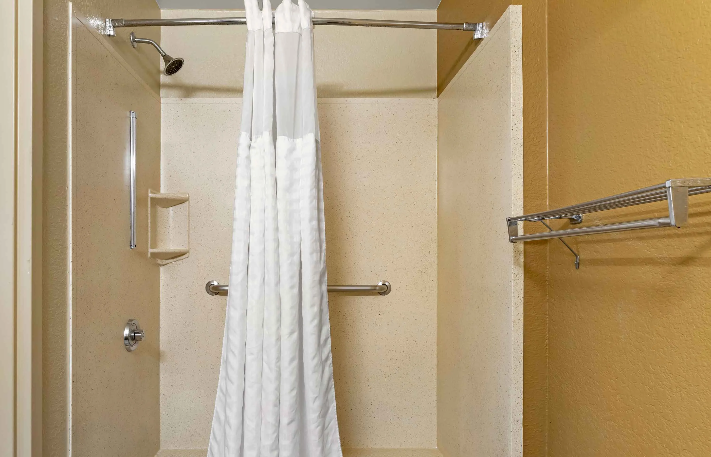 Deluxe Studio - 2 Full Beds