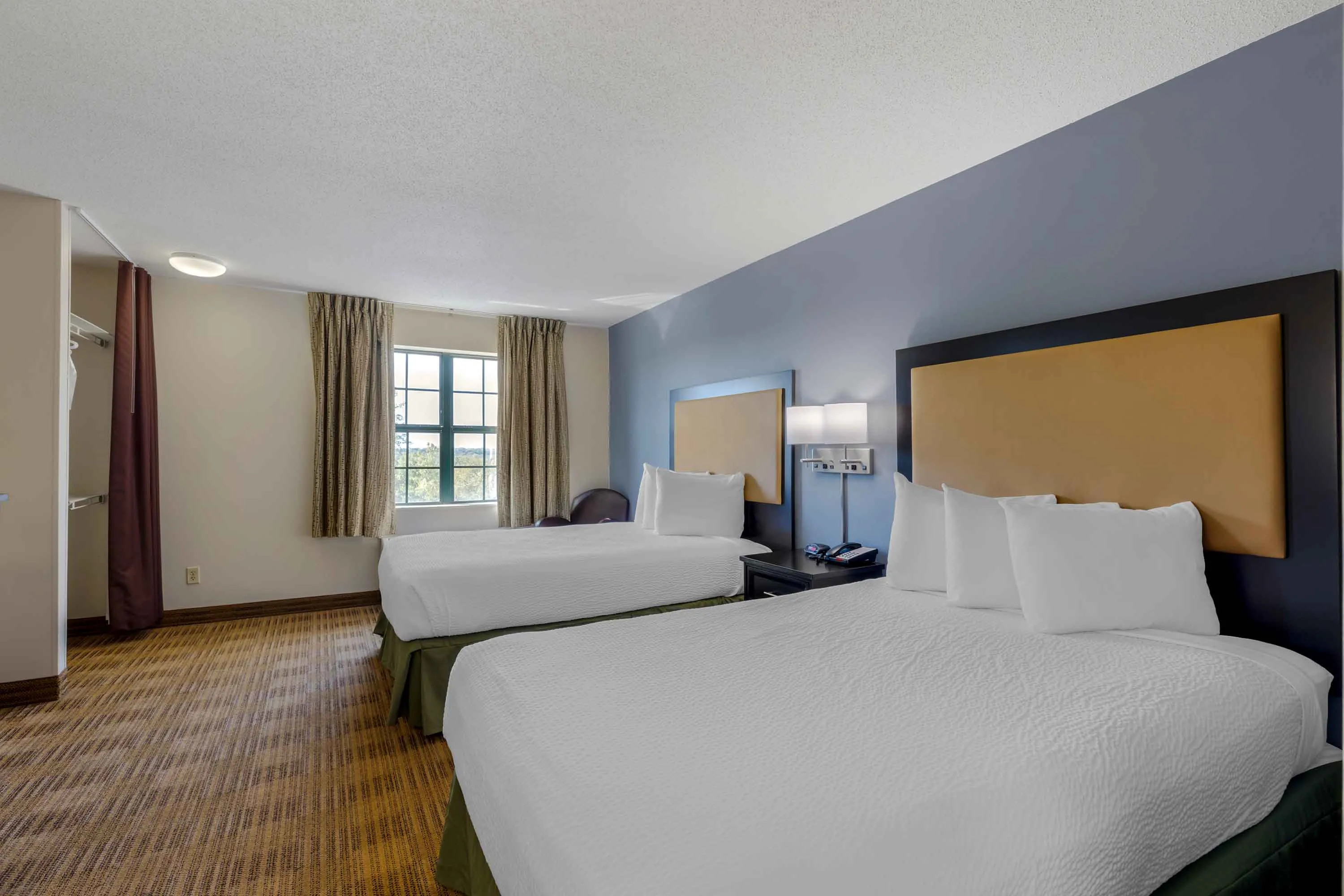 Studio Suite - 2 Full Beds