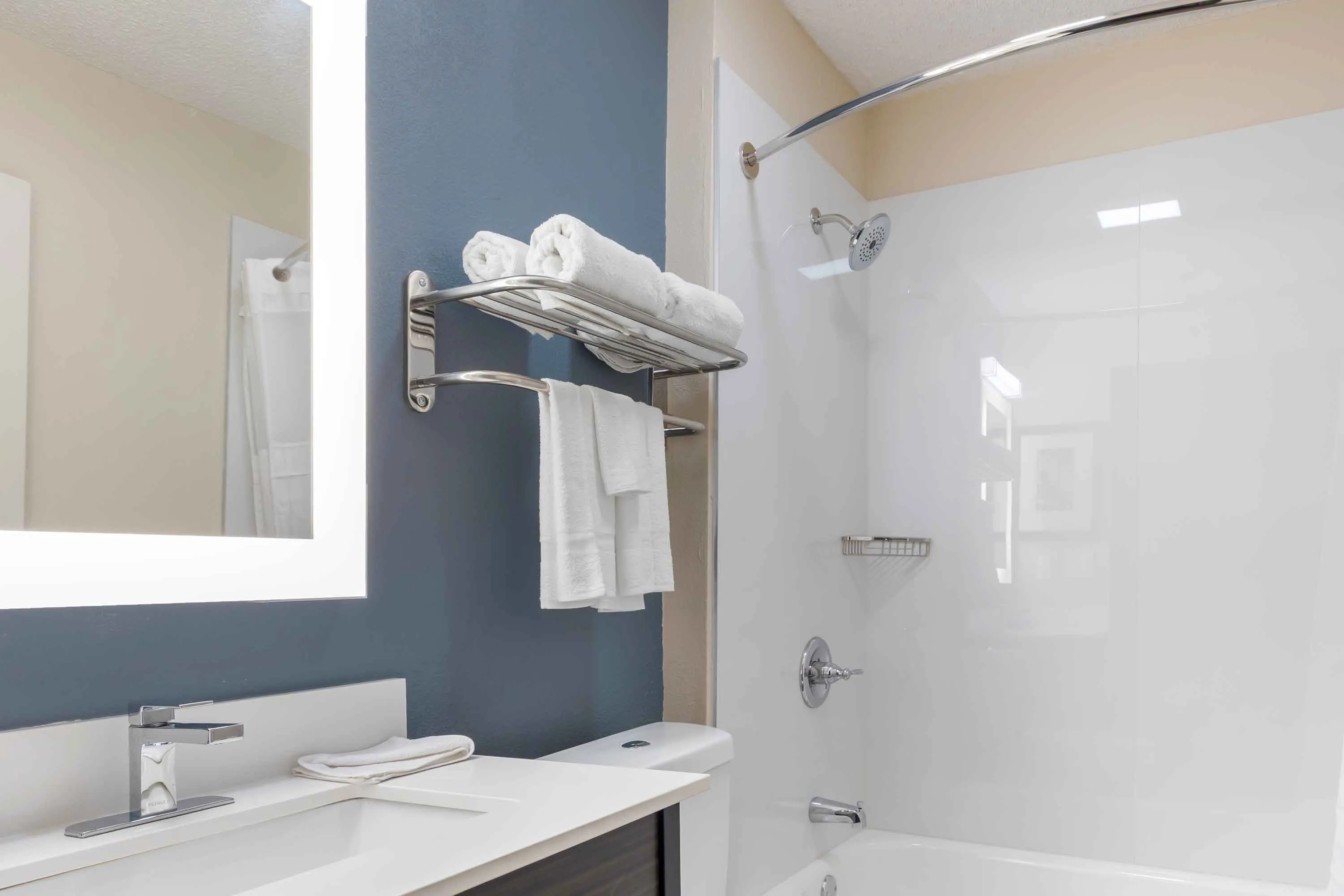 2 Bedroom Suite - 2 Queen Beds