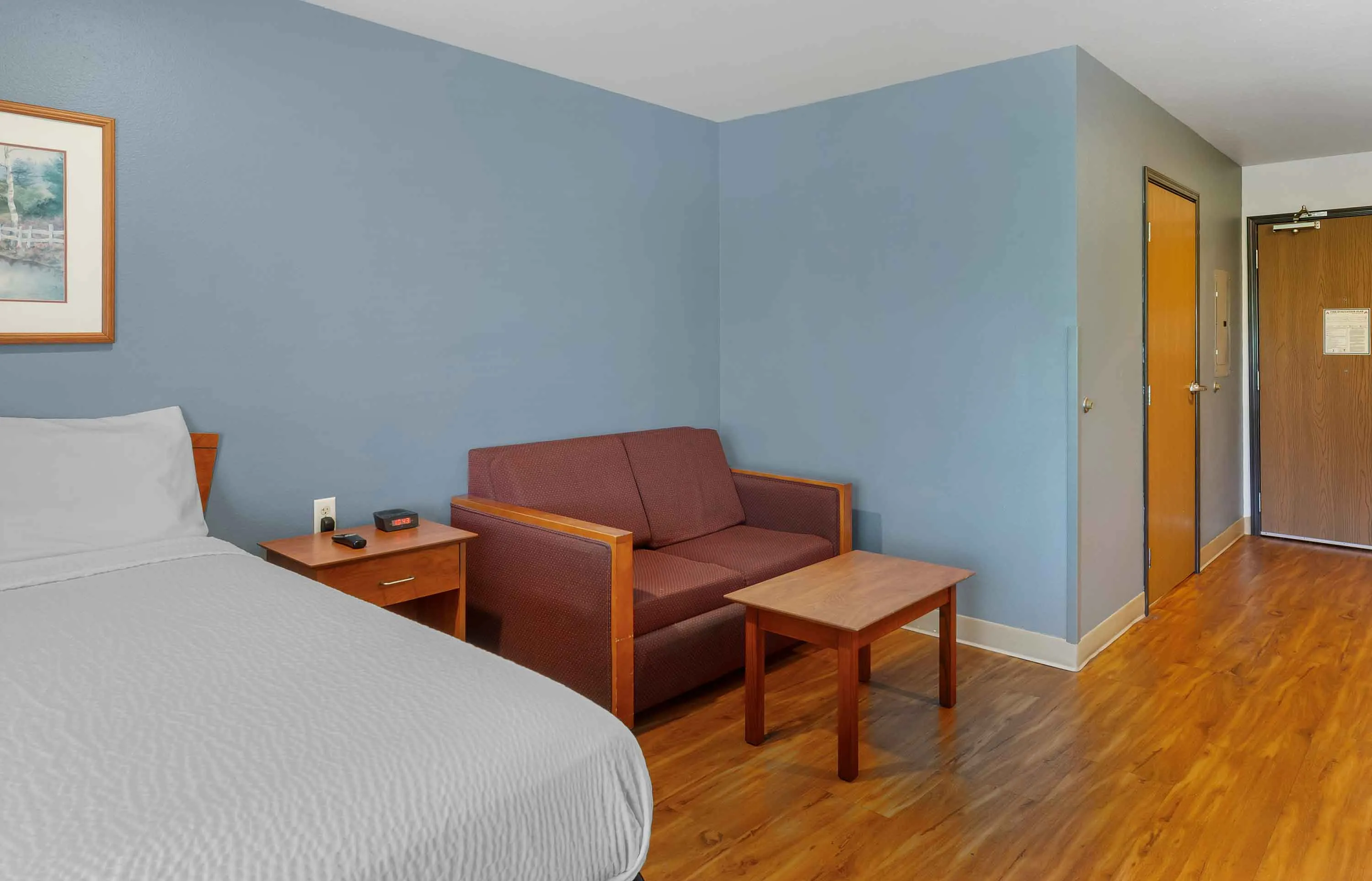 Deluxe Studio - 1 Full Bed