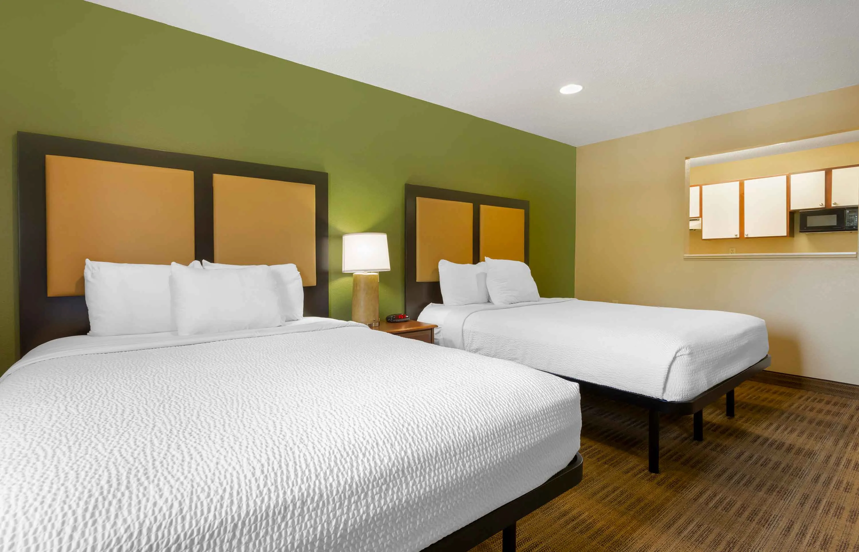 Deluxe Studio - 2 Queen Beds