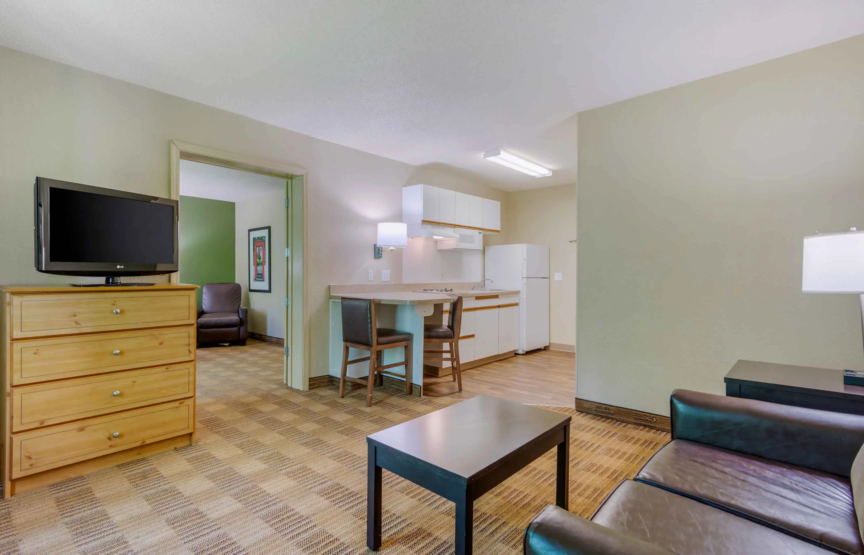 2 Bedroom Suite - 1 King and 1 Queen Bed